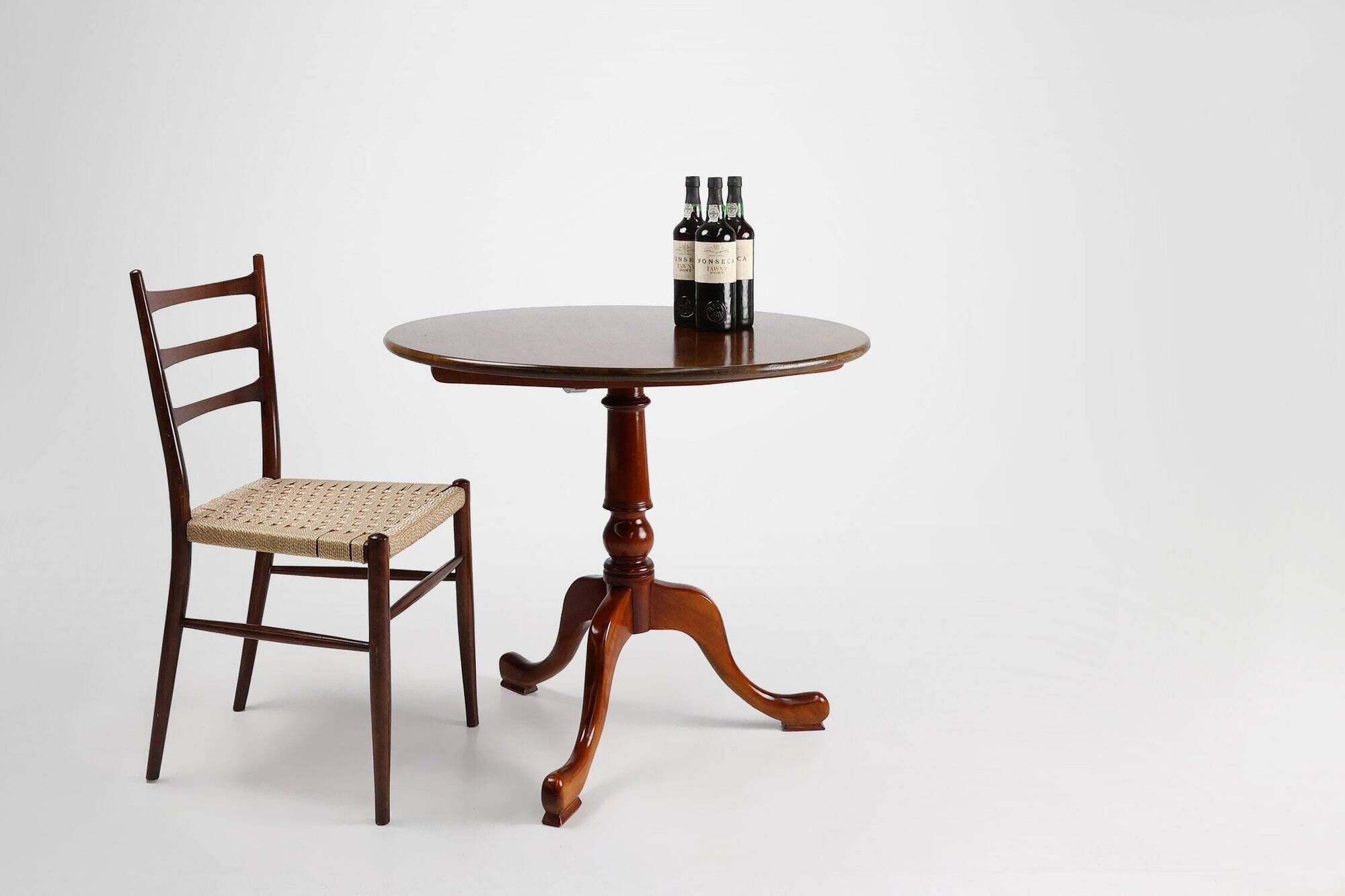 Vintage English Round Tilt Top Table in Cherry, 1950s