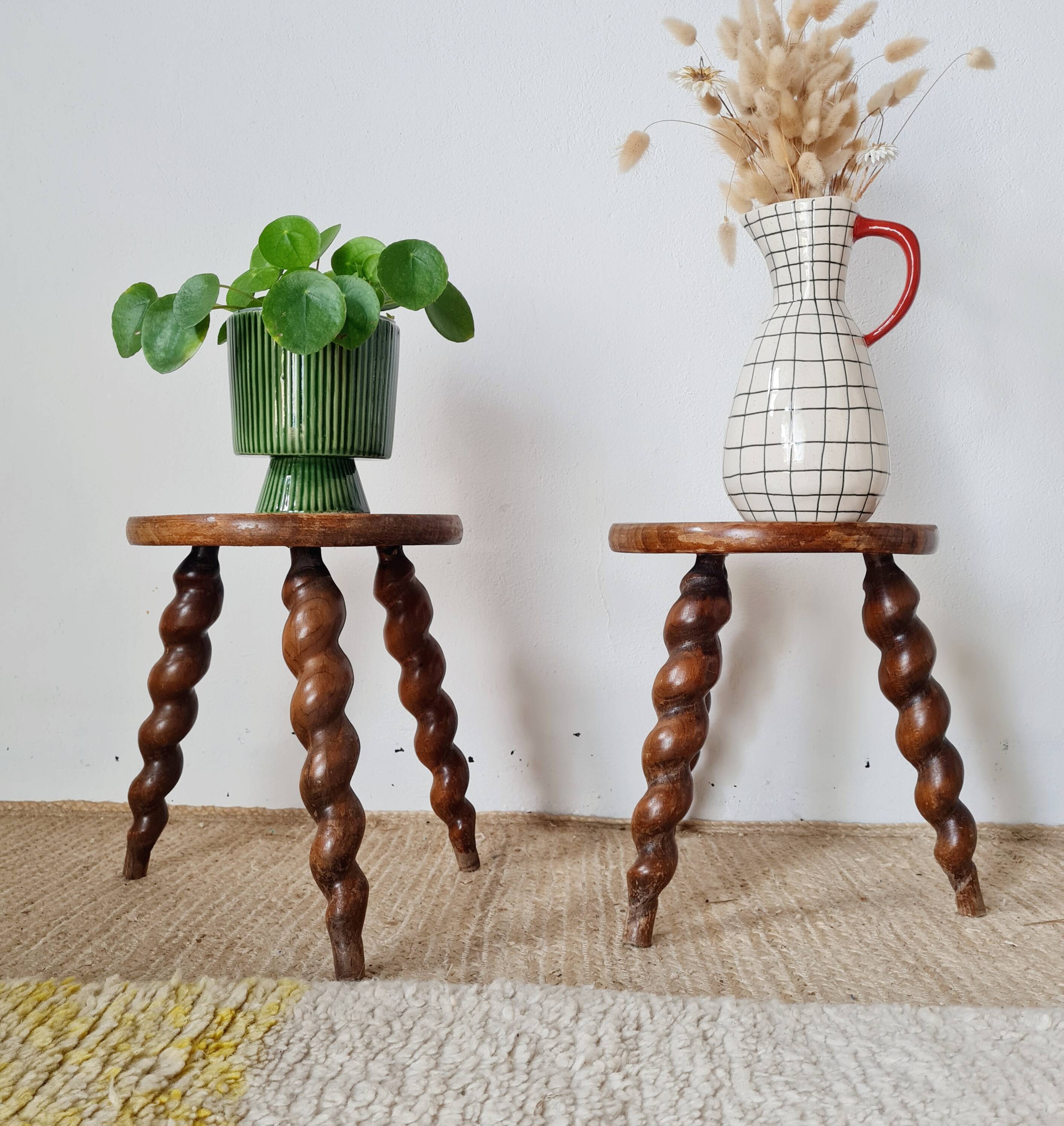 Paire de sellettes tripodes vintage en bois torsadé - tabourets
