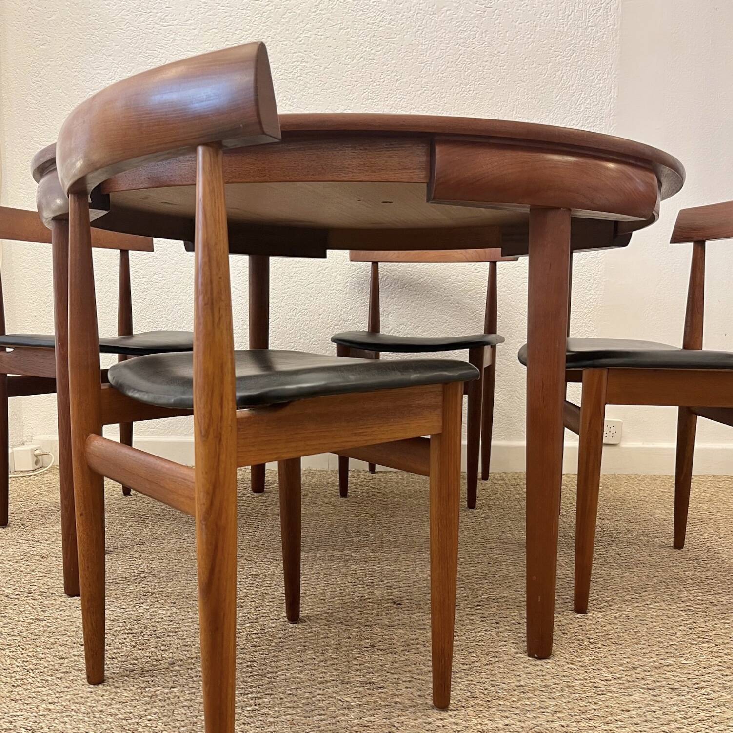 Hans Olsen "Roundette" dining set