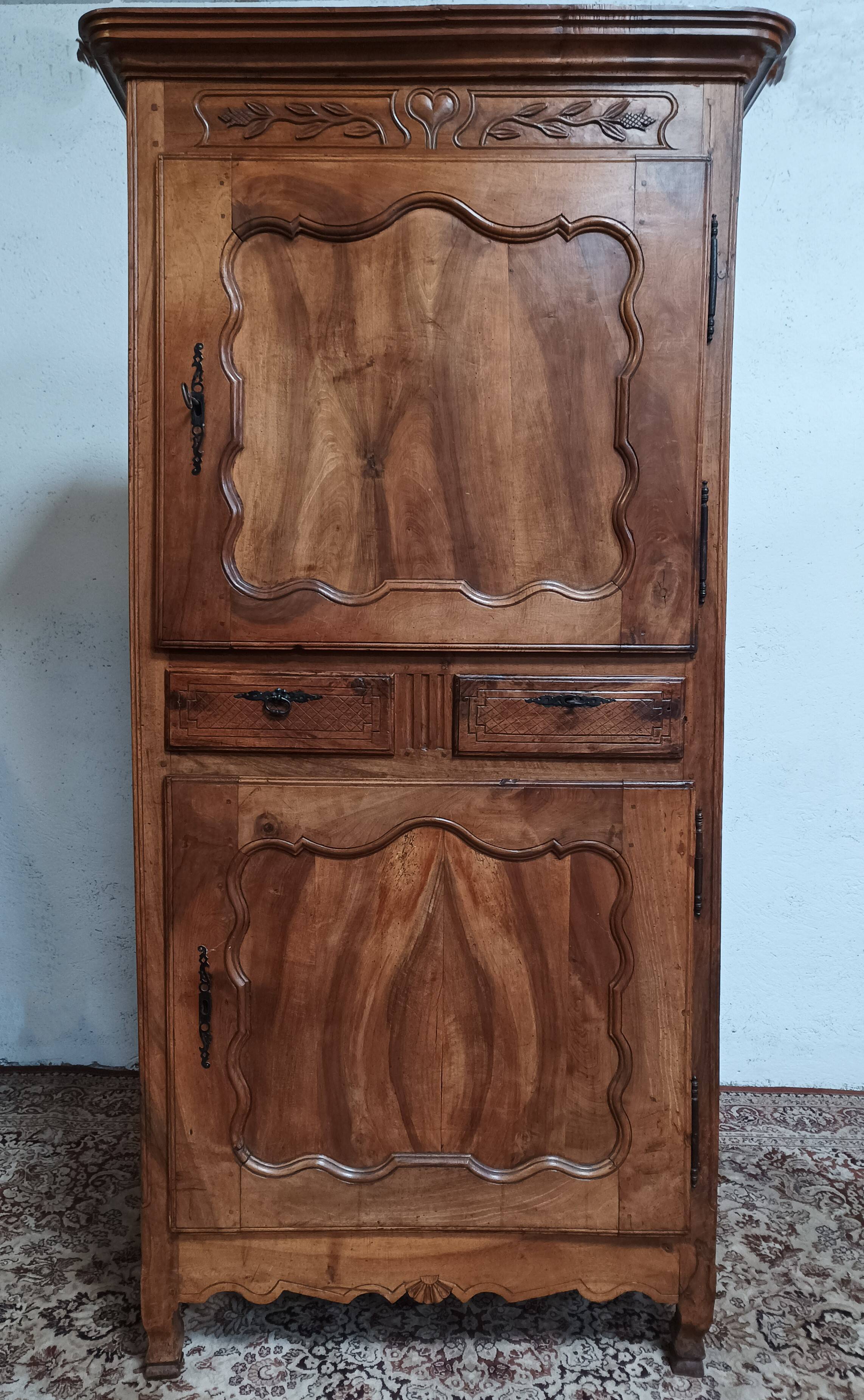 Louis XV standing man in walnut 18th century