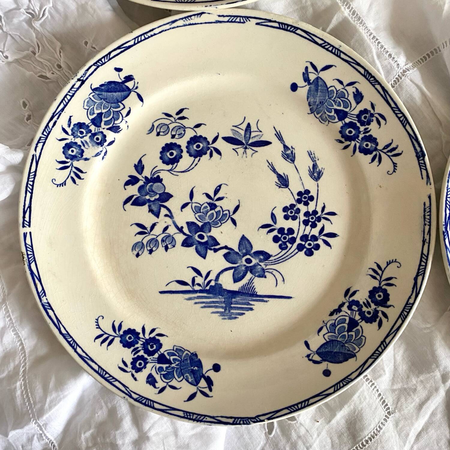 Assiettes à dessert Boch La Louvière Grand bouquet