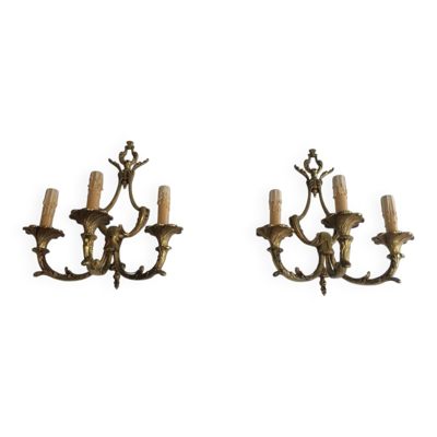 Paire d'appliques de style Louis XV en bronze à 3 bras de lumière
