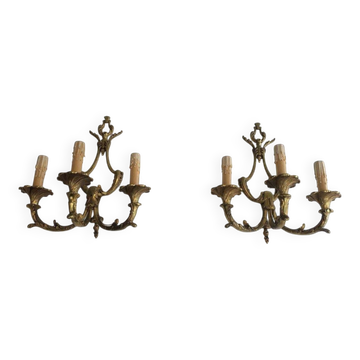 Paire d'appliques de style Louis XV en bronze à 3 bras de lumière