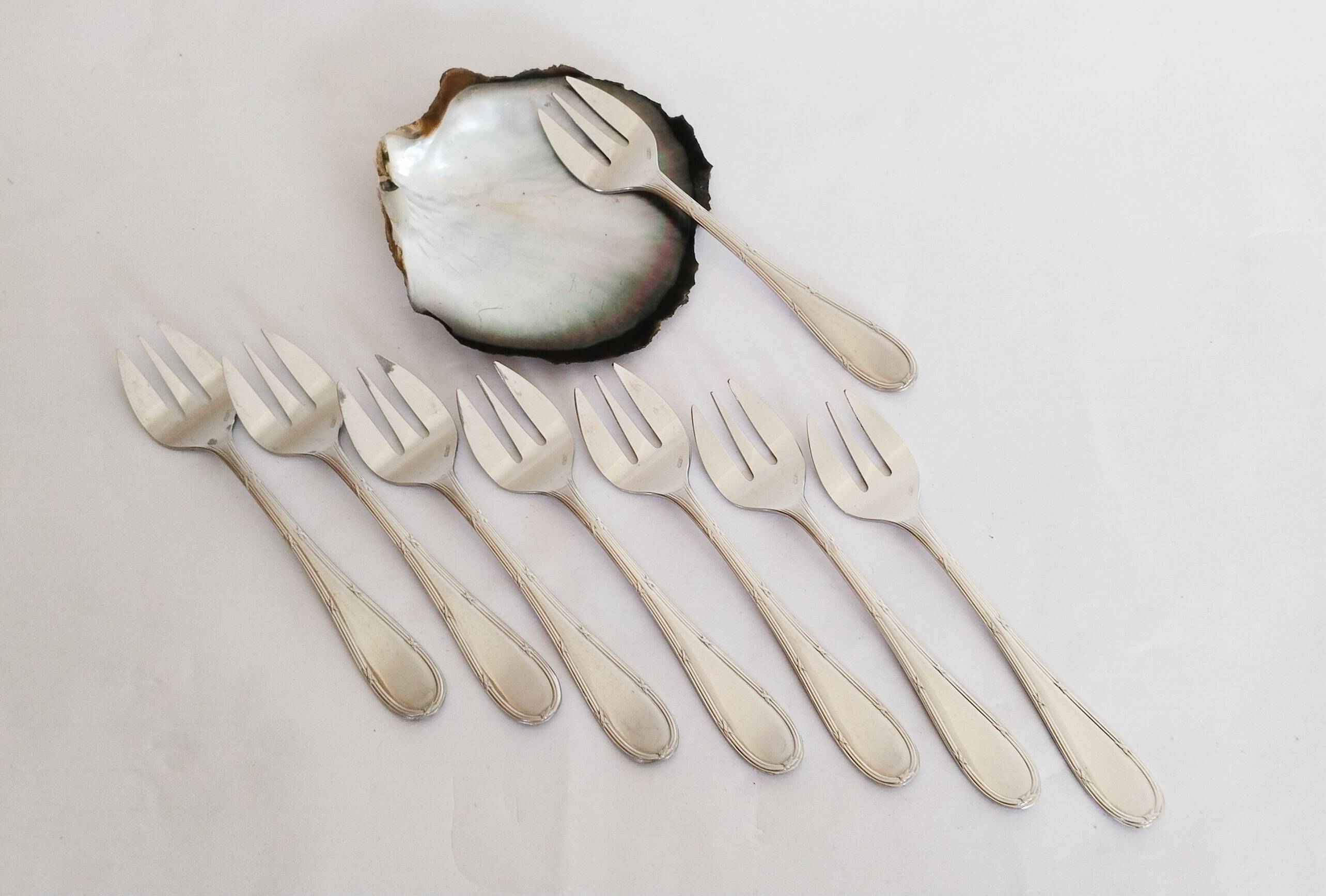 Oyster or dessert forks, ribbons, silver-plated metal