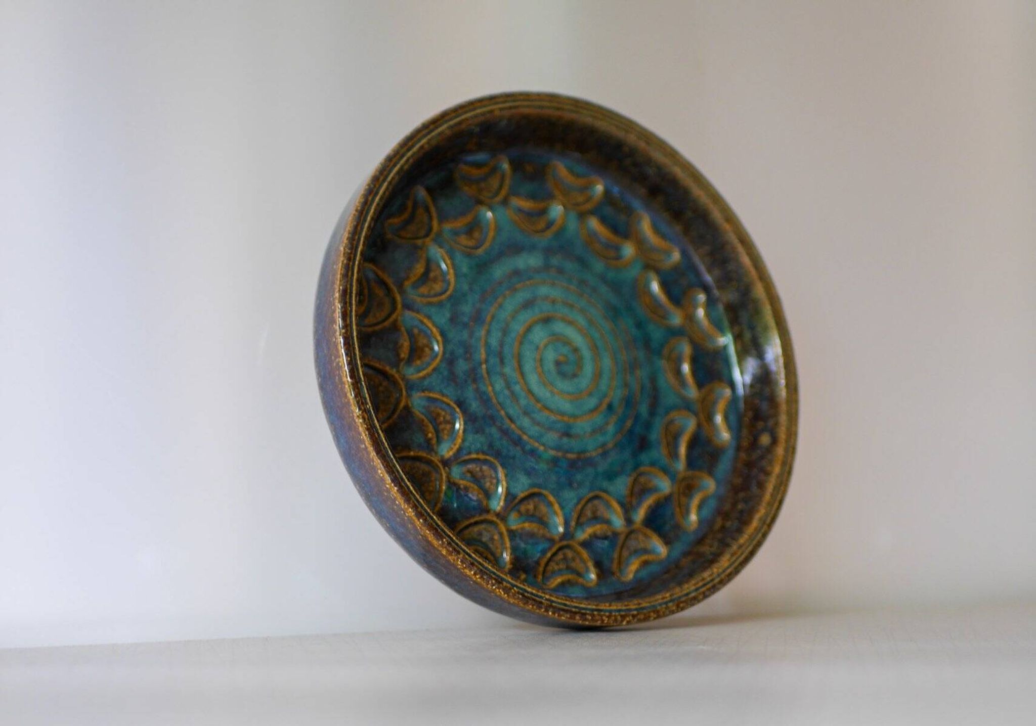 Ceramic plate in modernist art by Michael Andersen, Denmark, 1960s.
