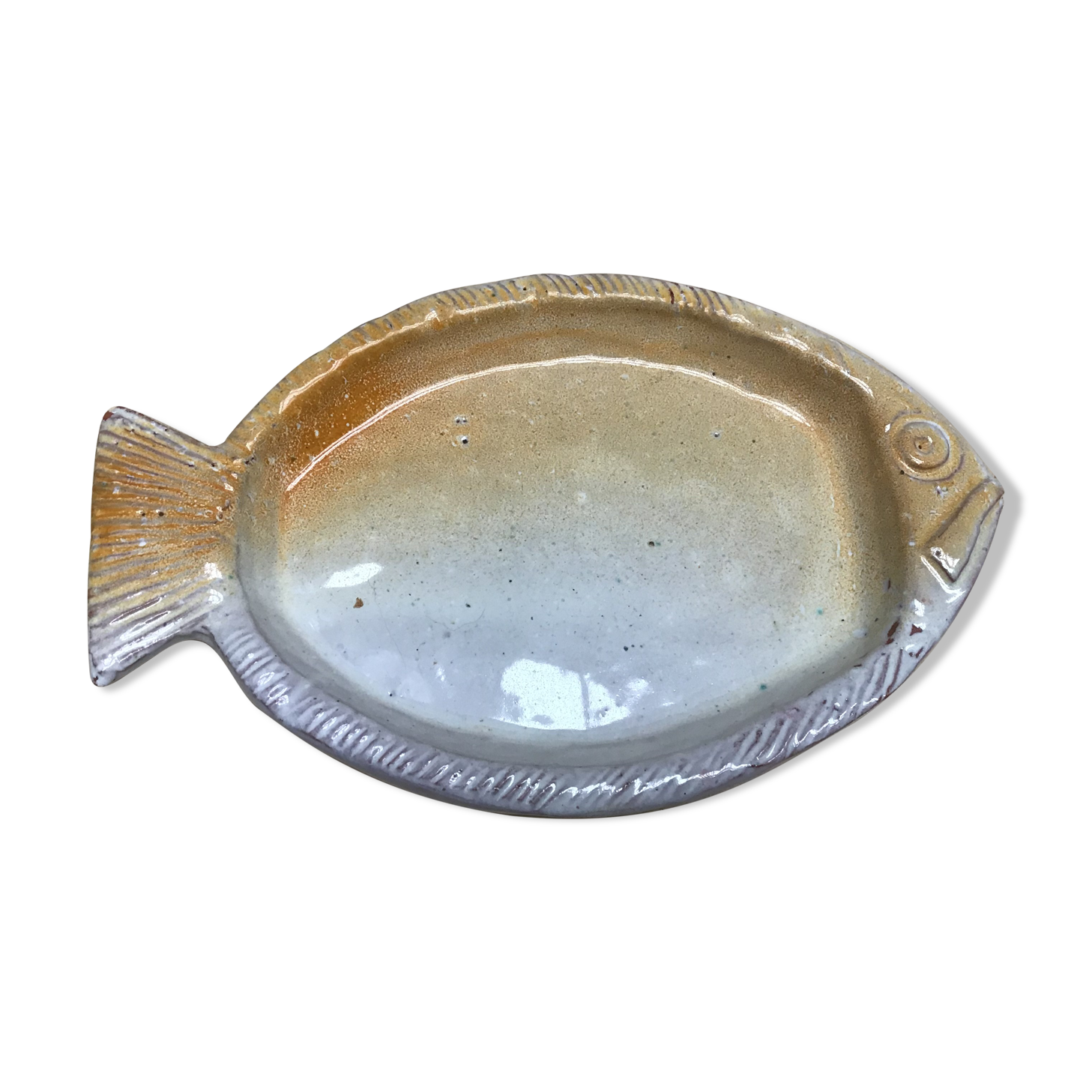 Fish dish in glazed soil