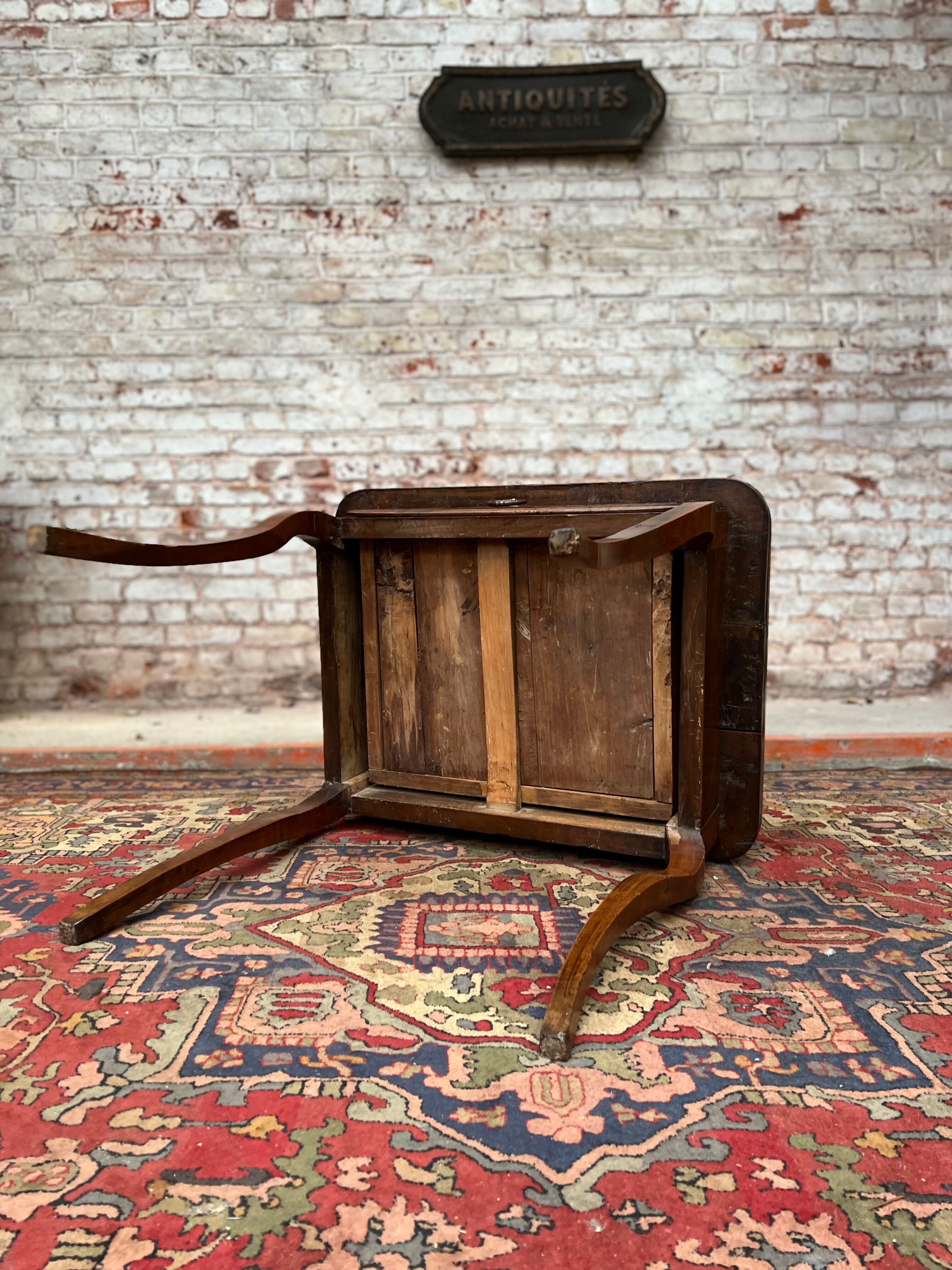 Cabaret table in walnut stamped period Louis XV XVIII th century