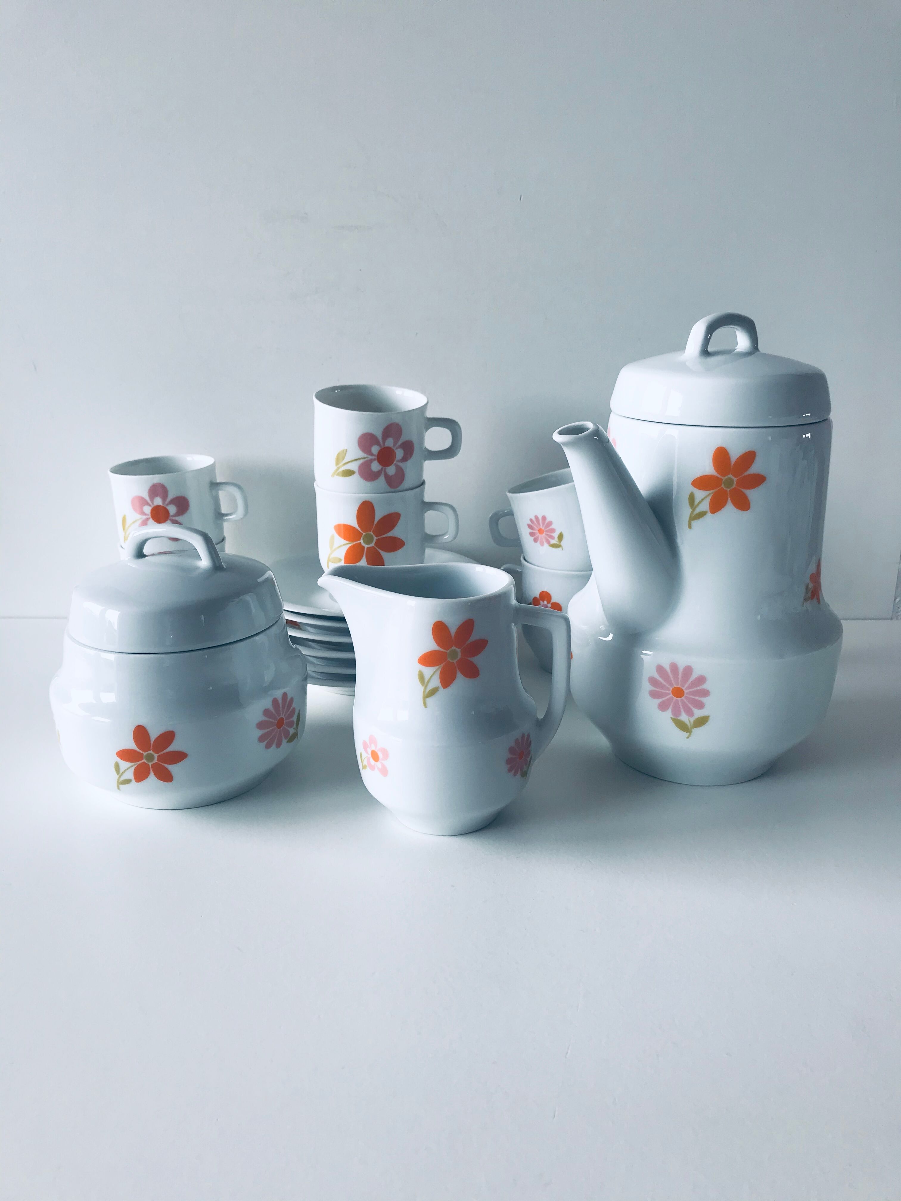 Coffee service or porcelain tea