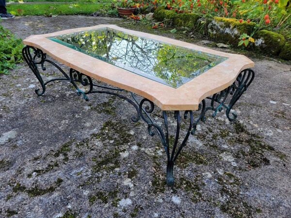 Table basse marbre rose et fer forgé