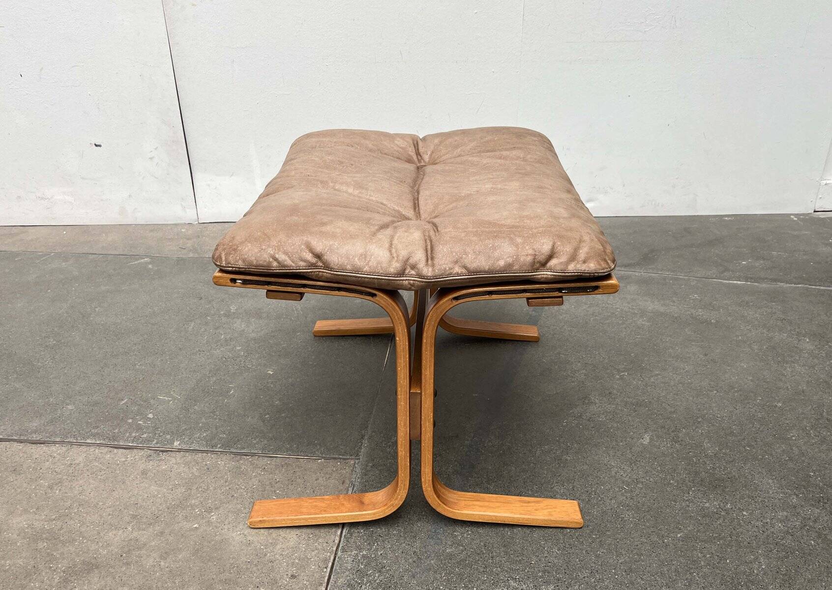 Modern Mid-Century Norwegian Siesta Pouf in Leather by Ingmar Relling for Westnofa, 1960s