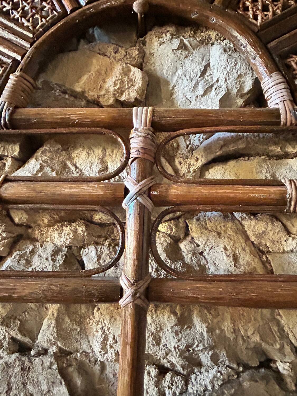 Flower-shaped rattan headboard