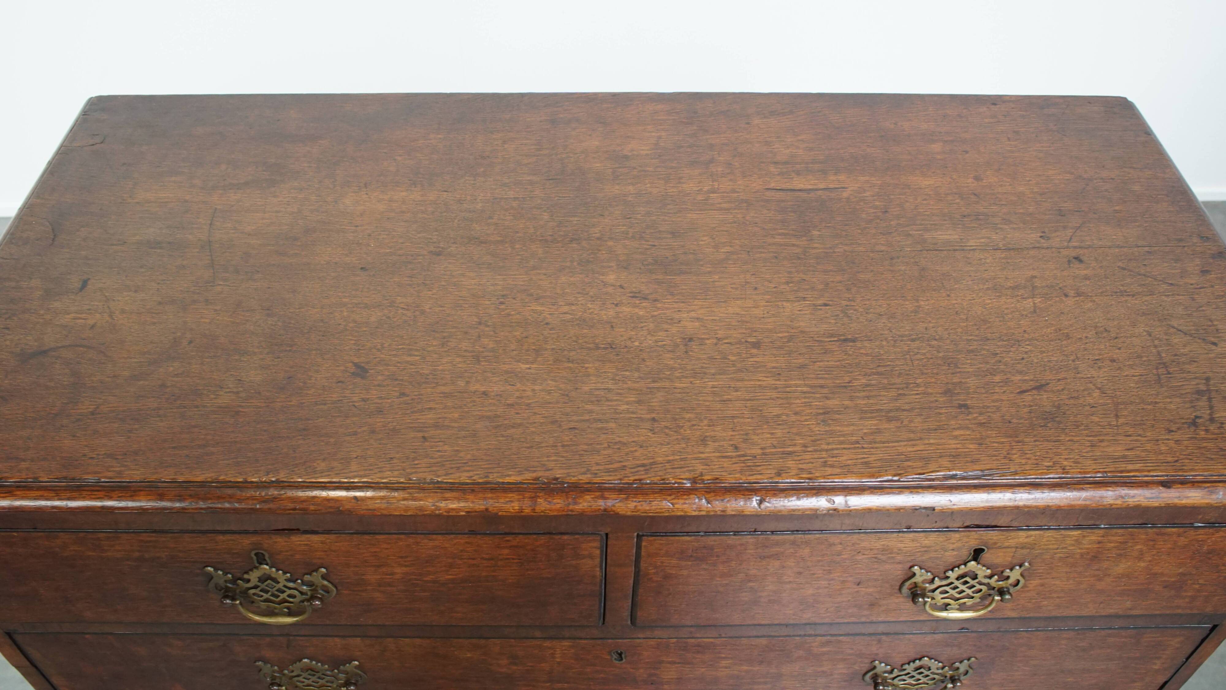 Antique English Chest of Drawers / Chest-on-Chest from the 18th Century