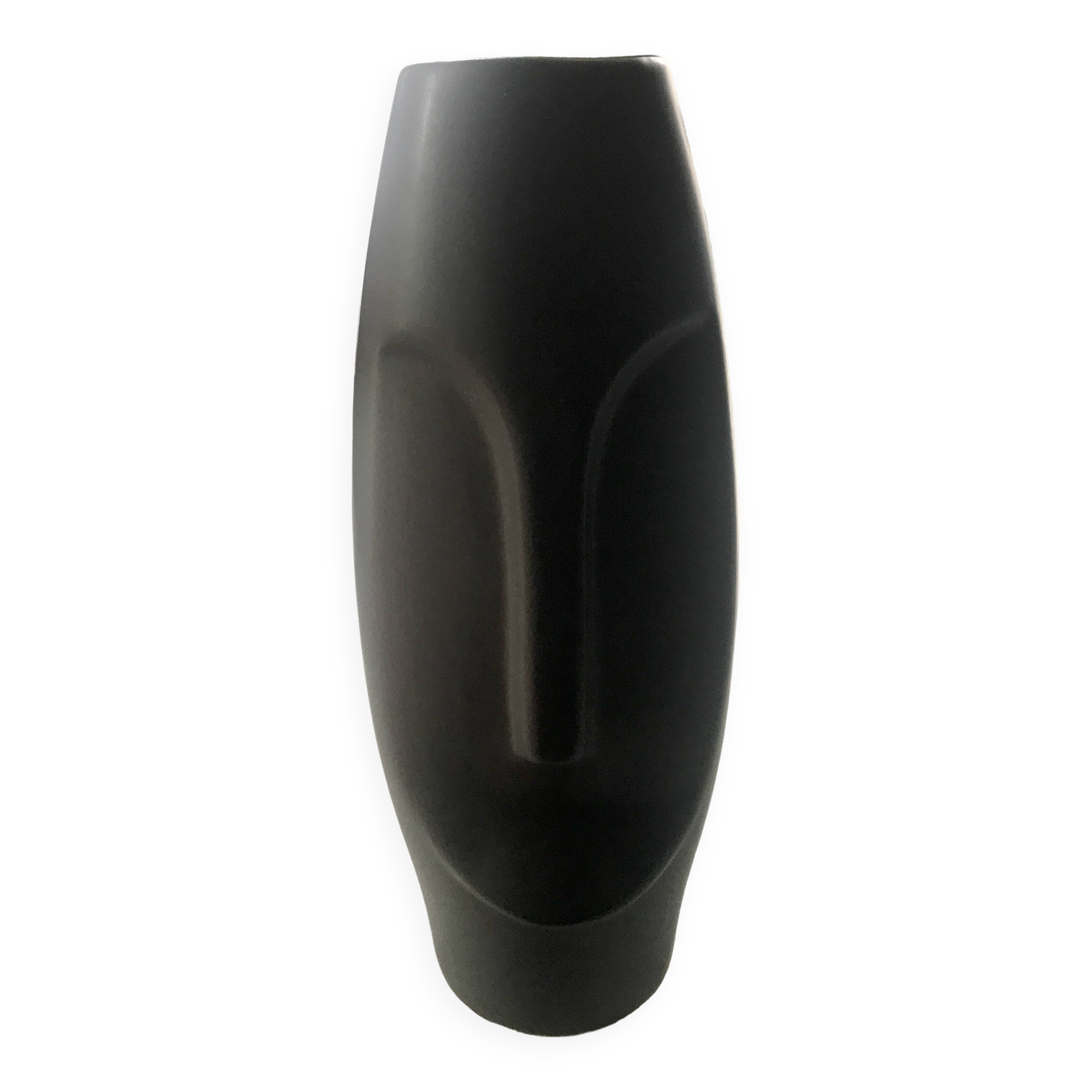 Anthropomorphic vase design