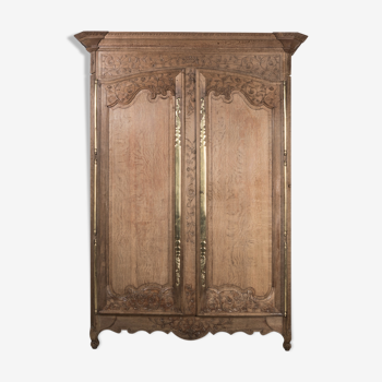 Antique wedding wardrobe