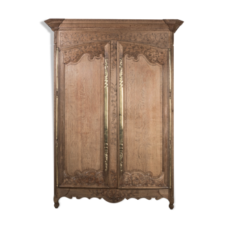 Antique wedding wardrobe