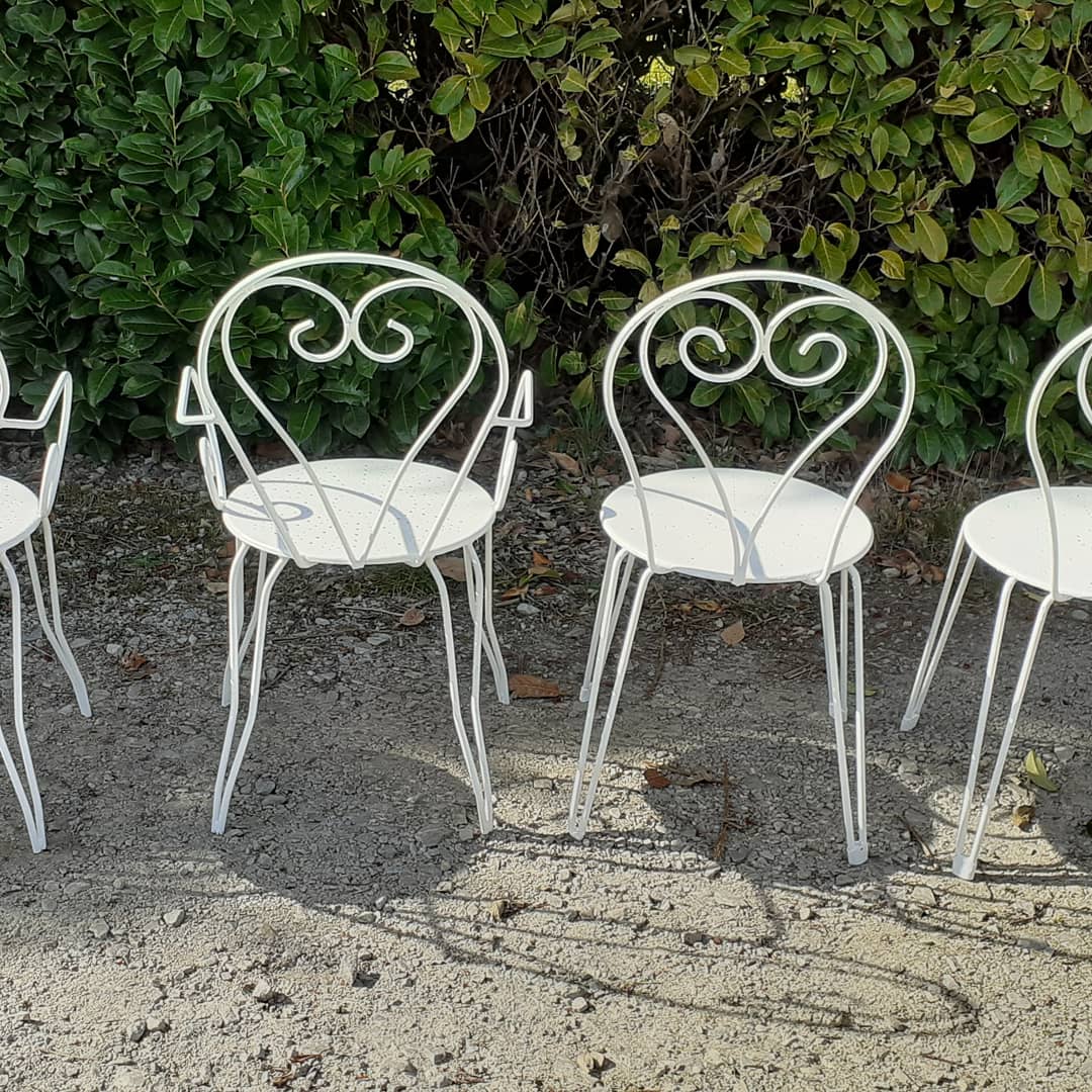 Garden lounge 1 table 2 chairs 2 white wrought iron chairs