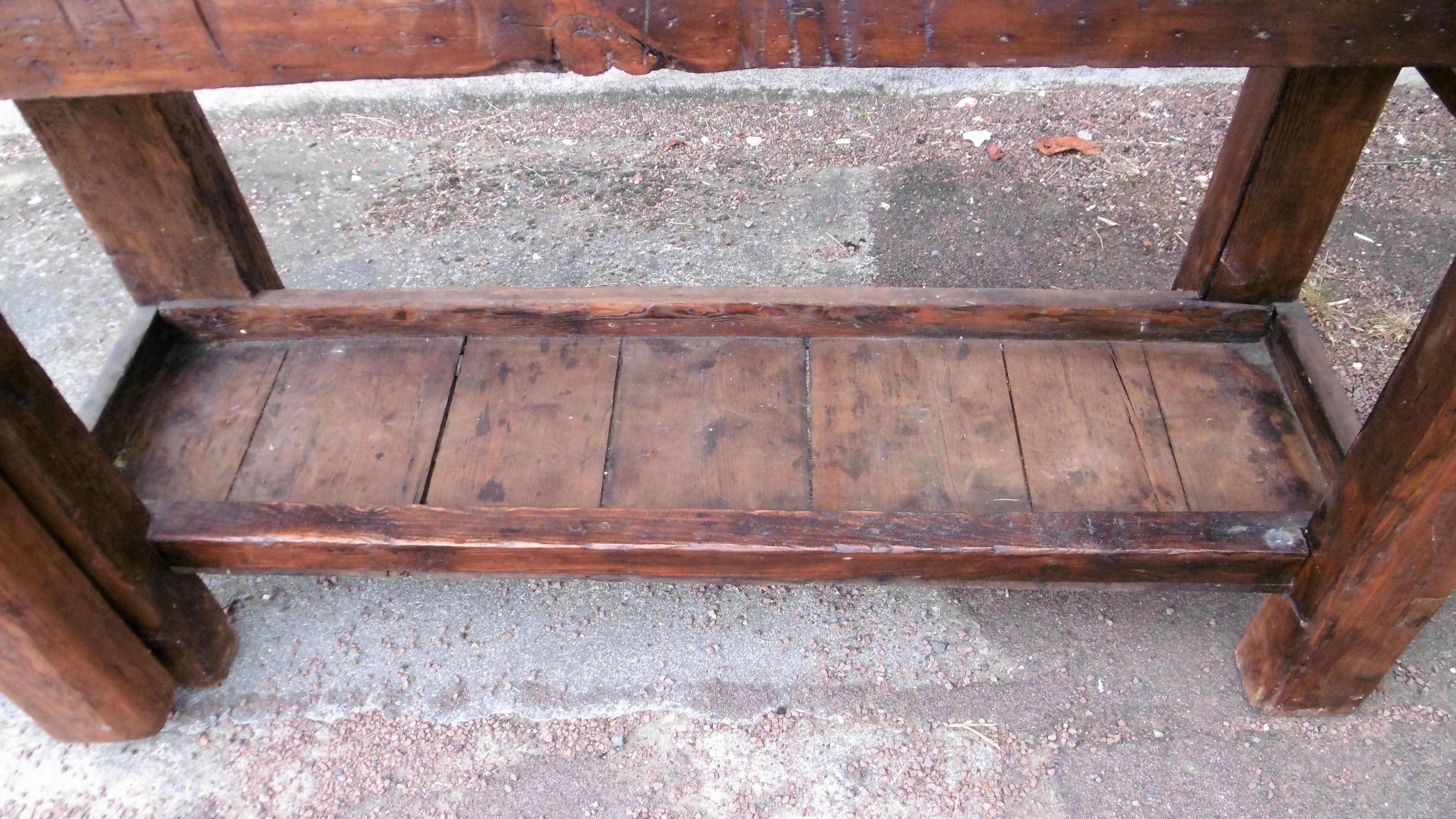Workbench in raw wood with the press