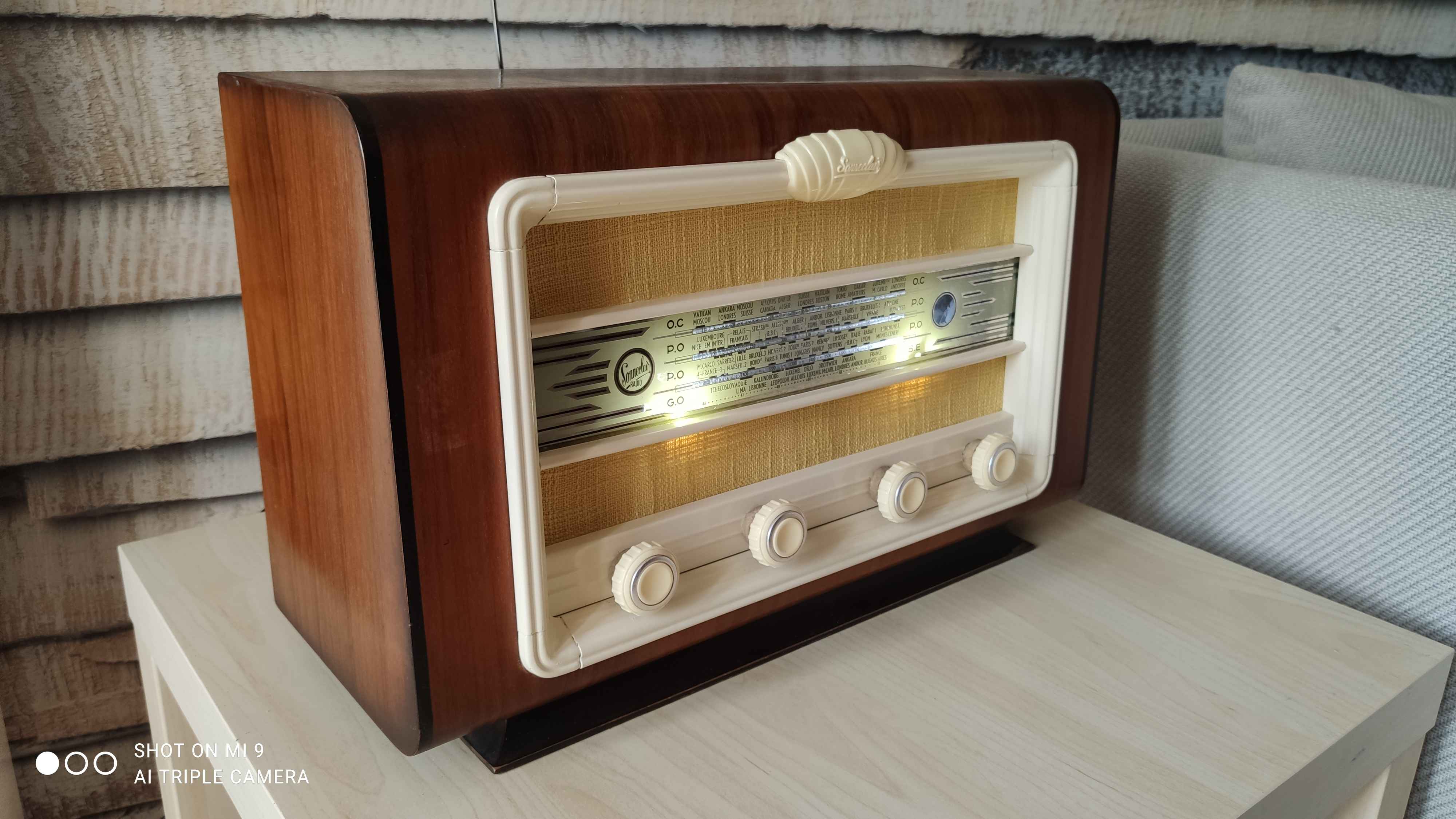 Sonneclair radio – green ribbon model (1952) – Bluetooth compatible