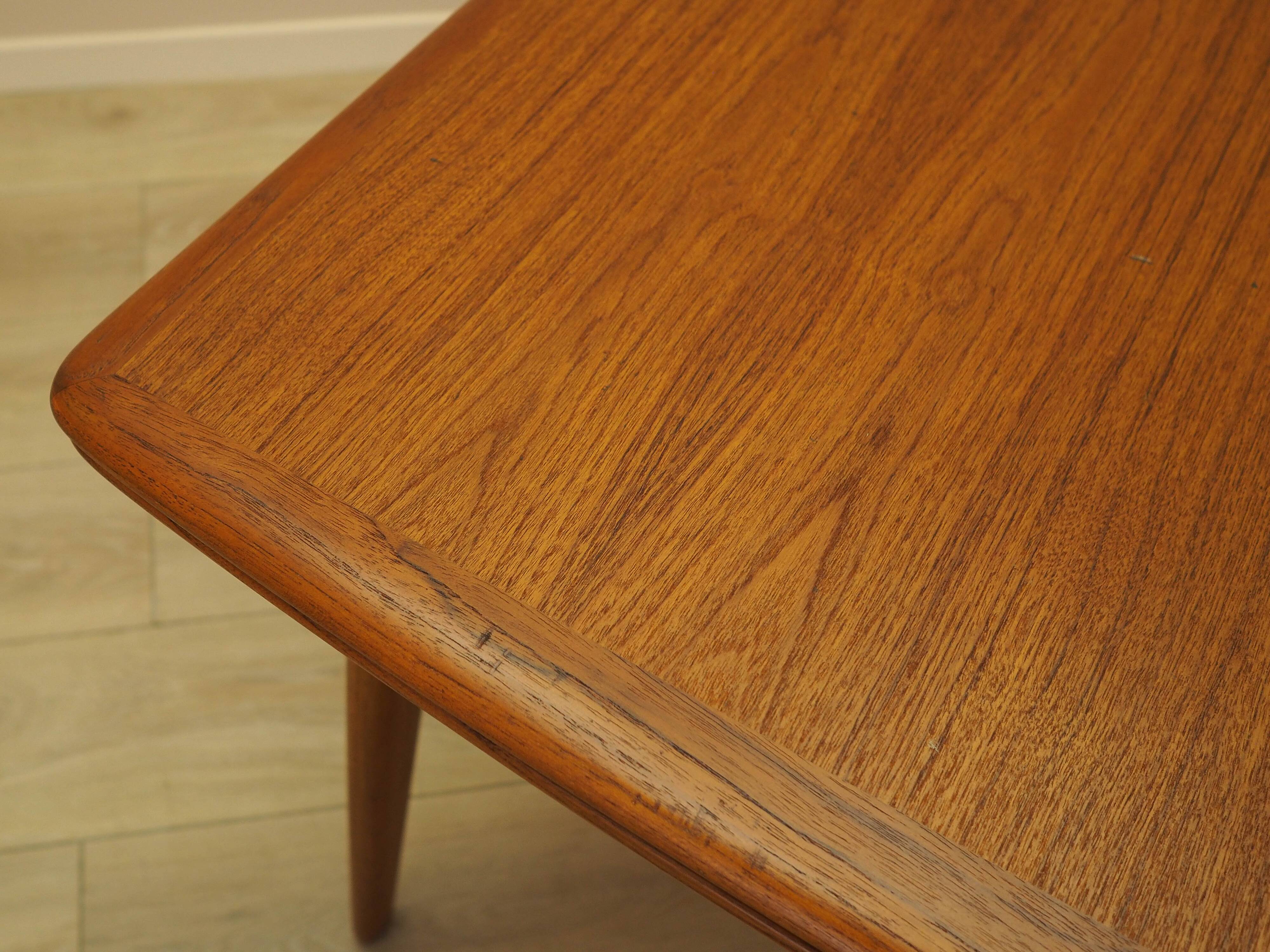 Table en teck, design danois, années 1970, fabriquée au Danemark