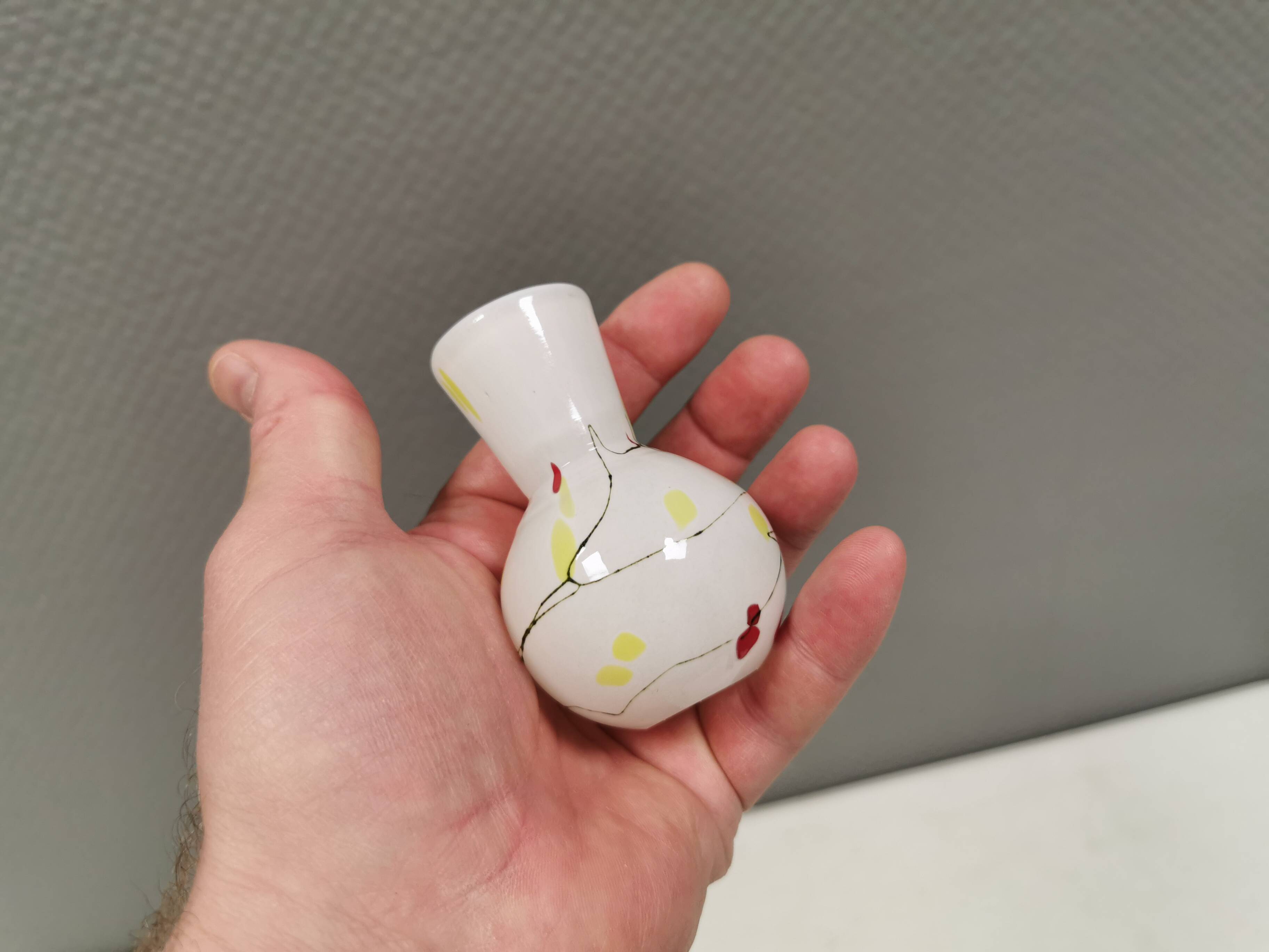 Magnifique vase en trou de serrure de la verrerie Anna Flohr