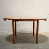 Vintage stretchy dining table
