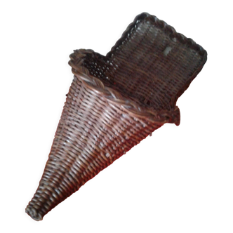 Wicker cornucopia basket
