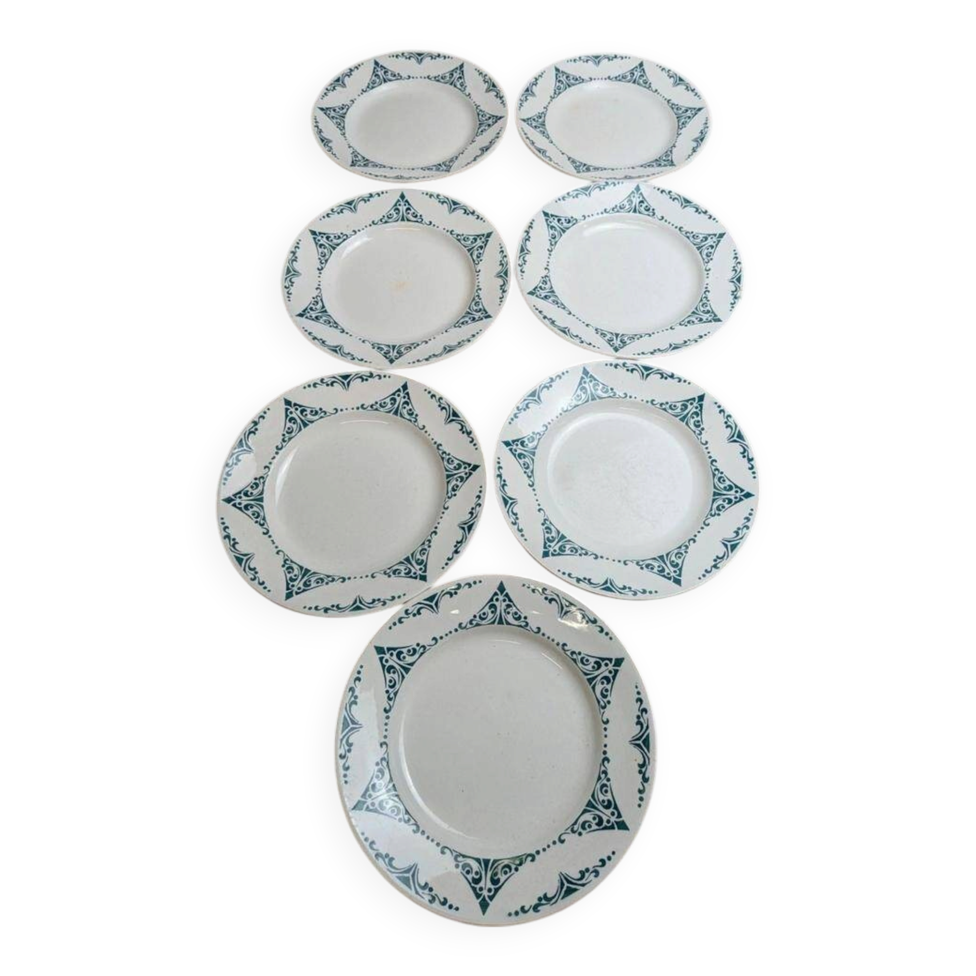 Set of 7 flat plates in ironstone Moulin des Loups FTI 22