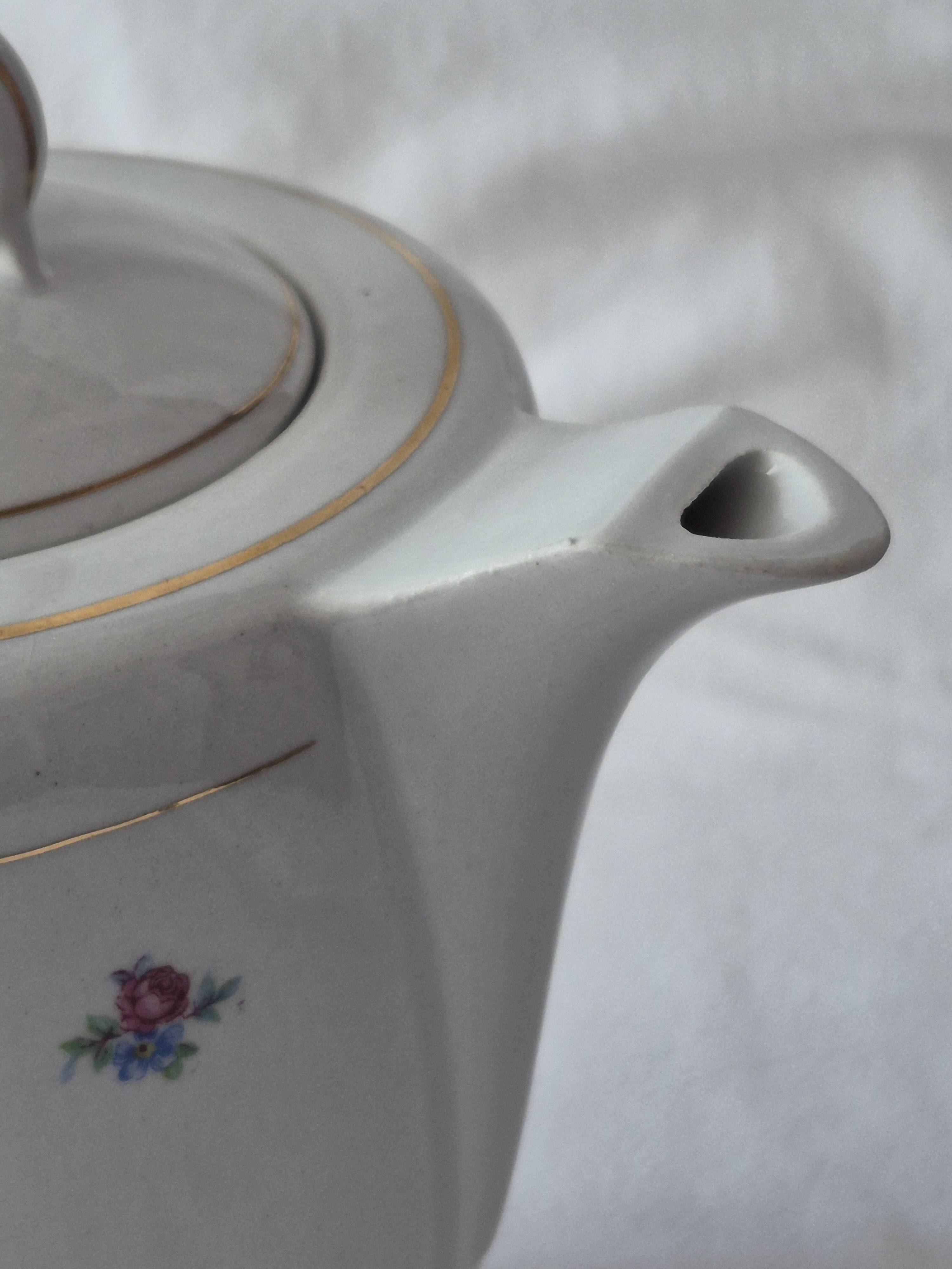 Coffee pot half-porcelain Lunéville Keller and Guerin A585