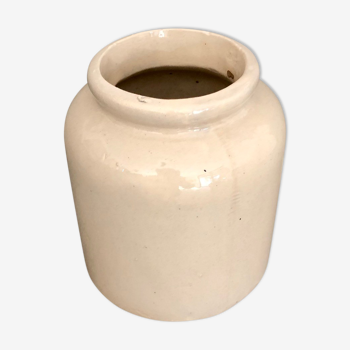 Cream stoneware pot