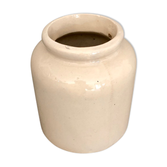 Cream stoneware pot