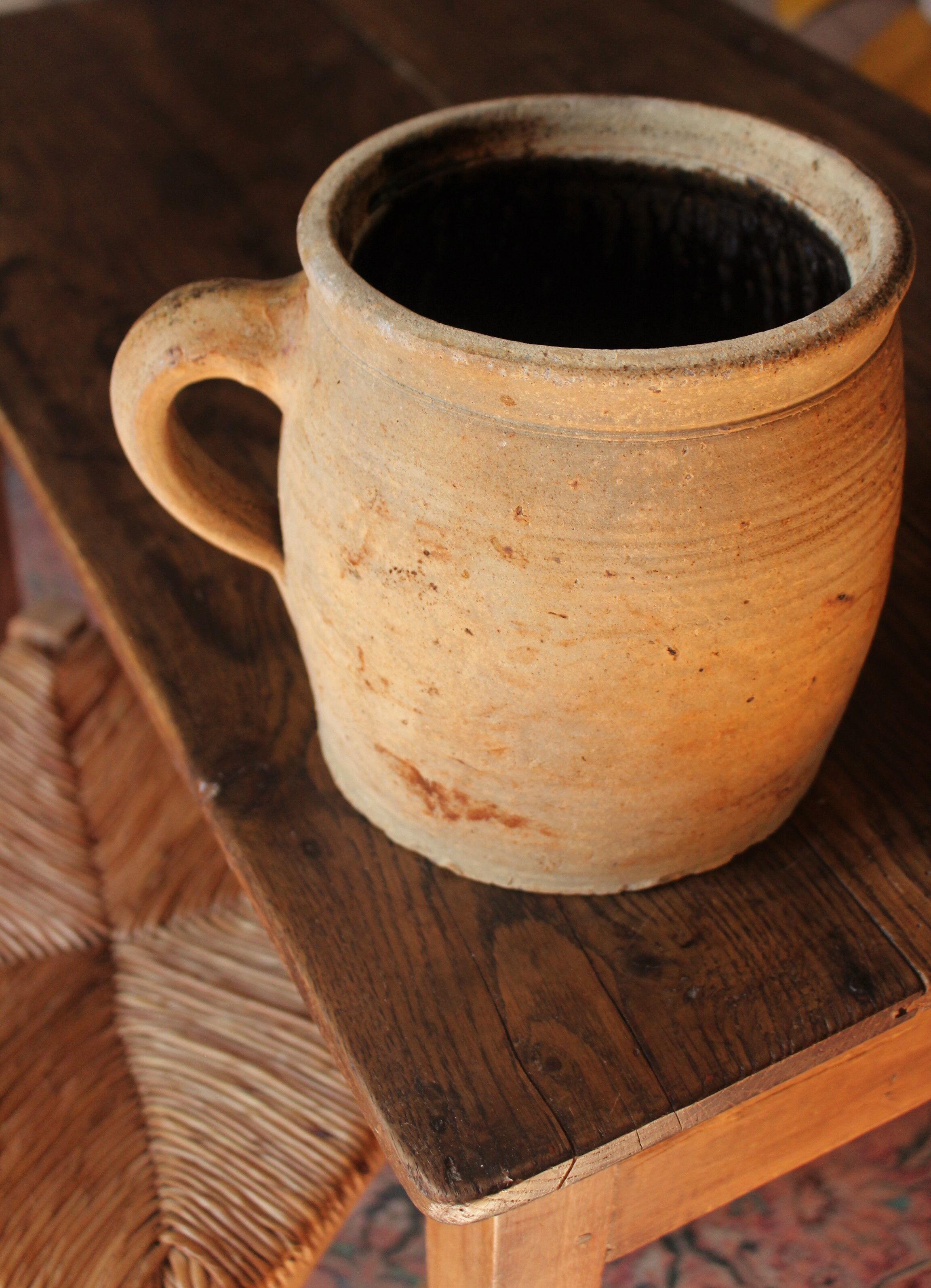 Terracotta pot with handle