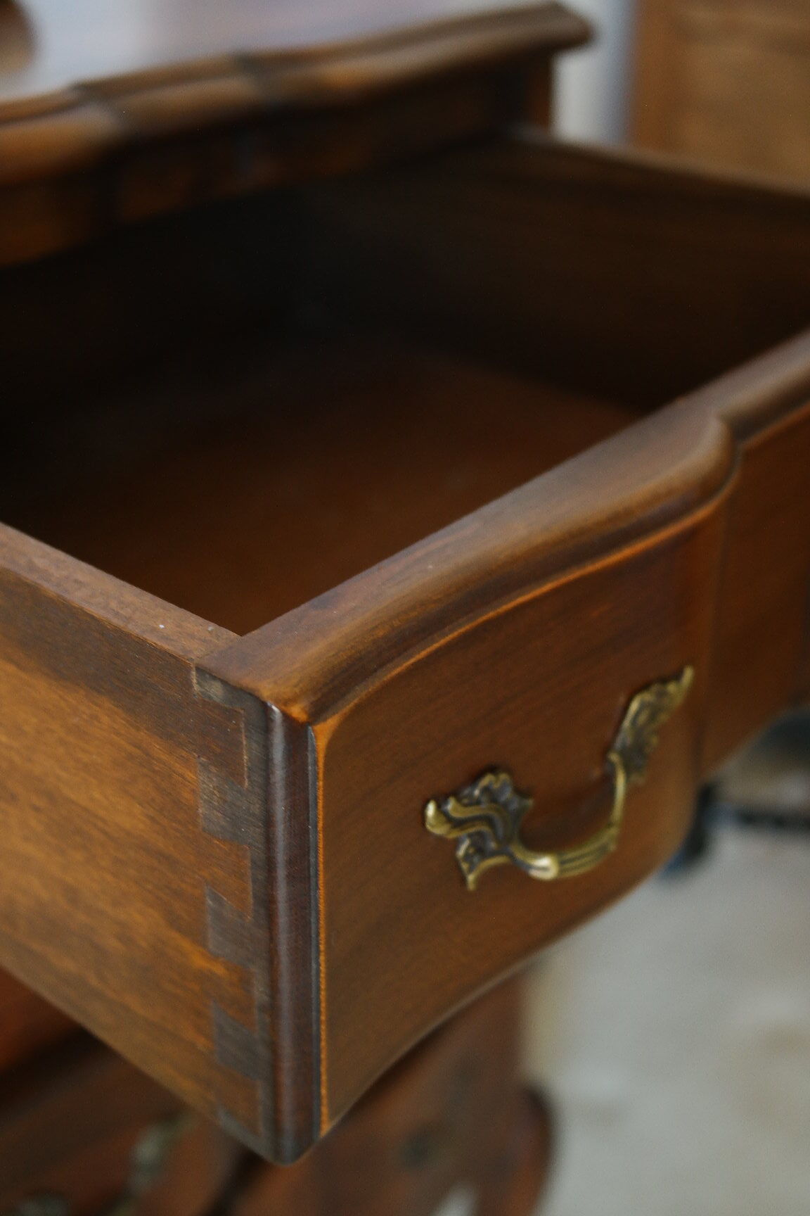 Chiffonnier style Louis XV cherry in marquetry