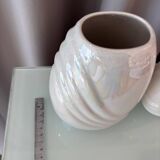Paire de vases vintage en céramique blanche irisée