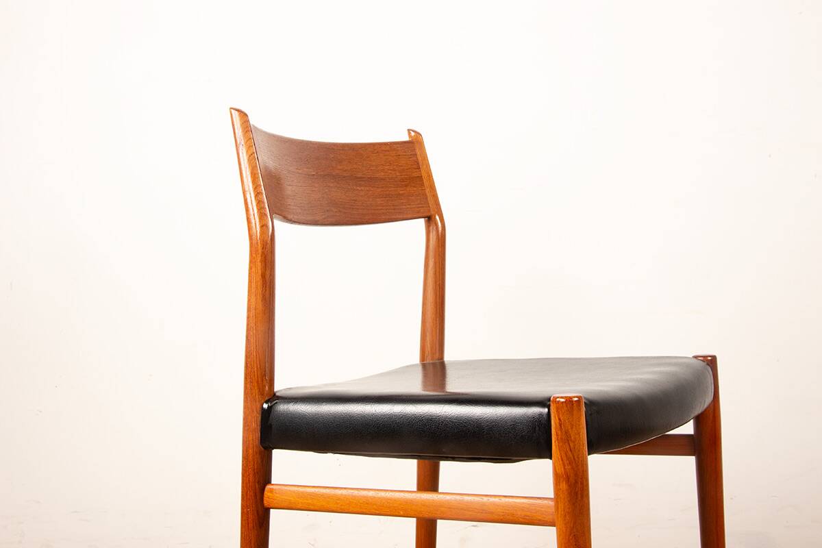6 Danish chairs in teak and new skai, model 418 Arne Vodder 1960.