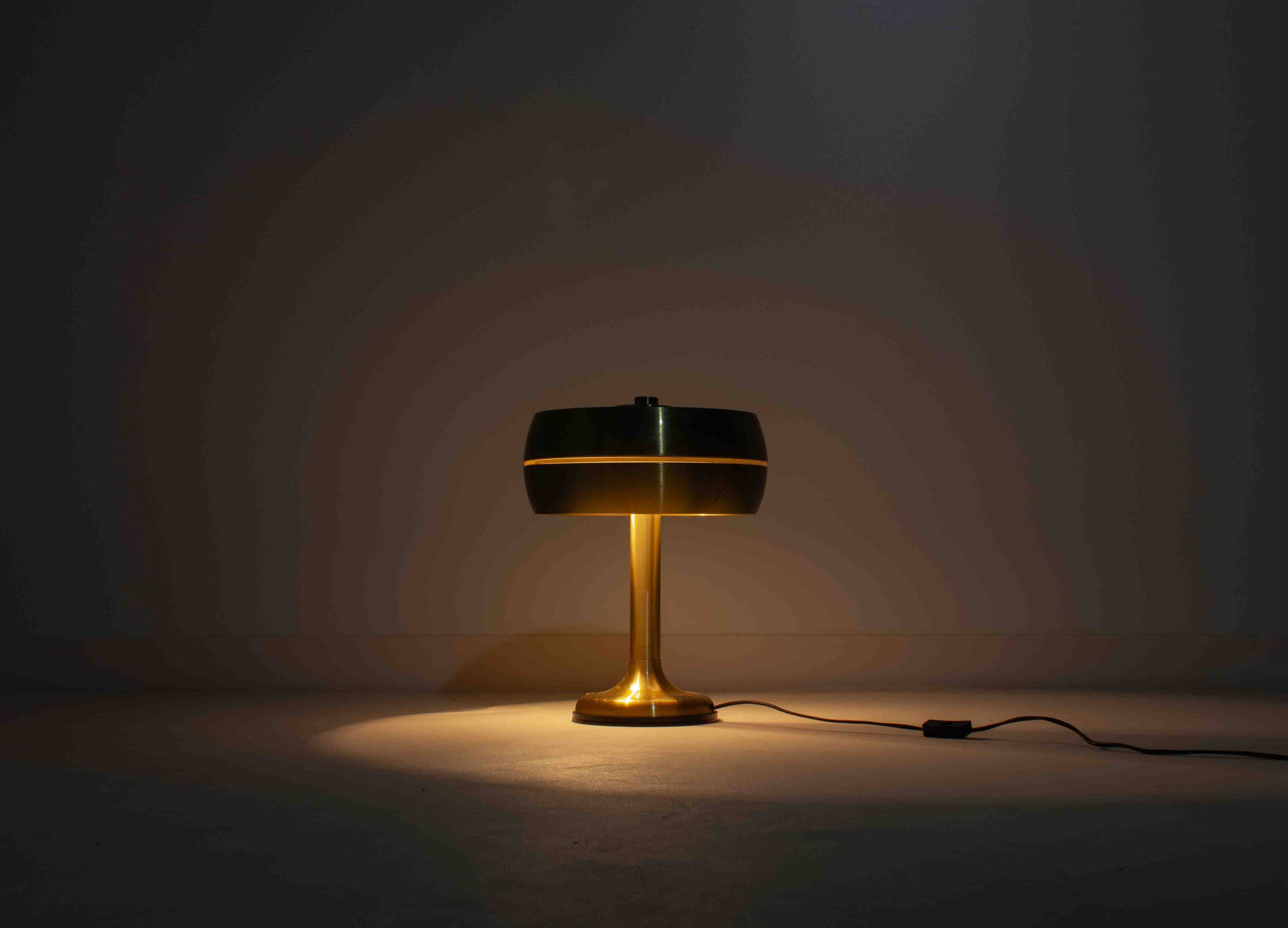 Italian brass table desk lamp with sculptural base and glowing band, 1960s