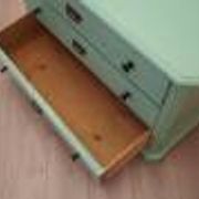 Commode en pin massif peinte en vert, trois tiroirs, Danemark années 1950.