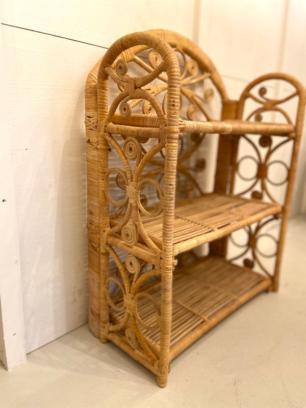 Peacock rattan folding shelf