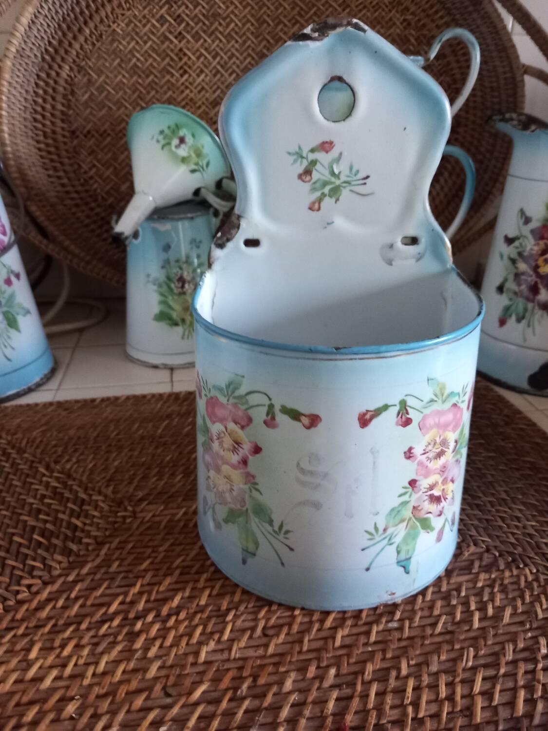 Enameled sheet salt box