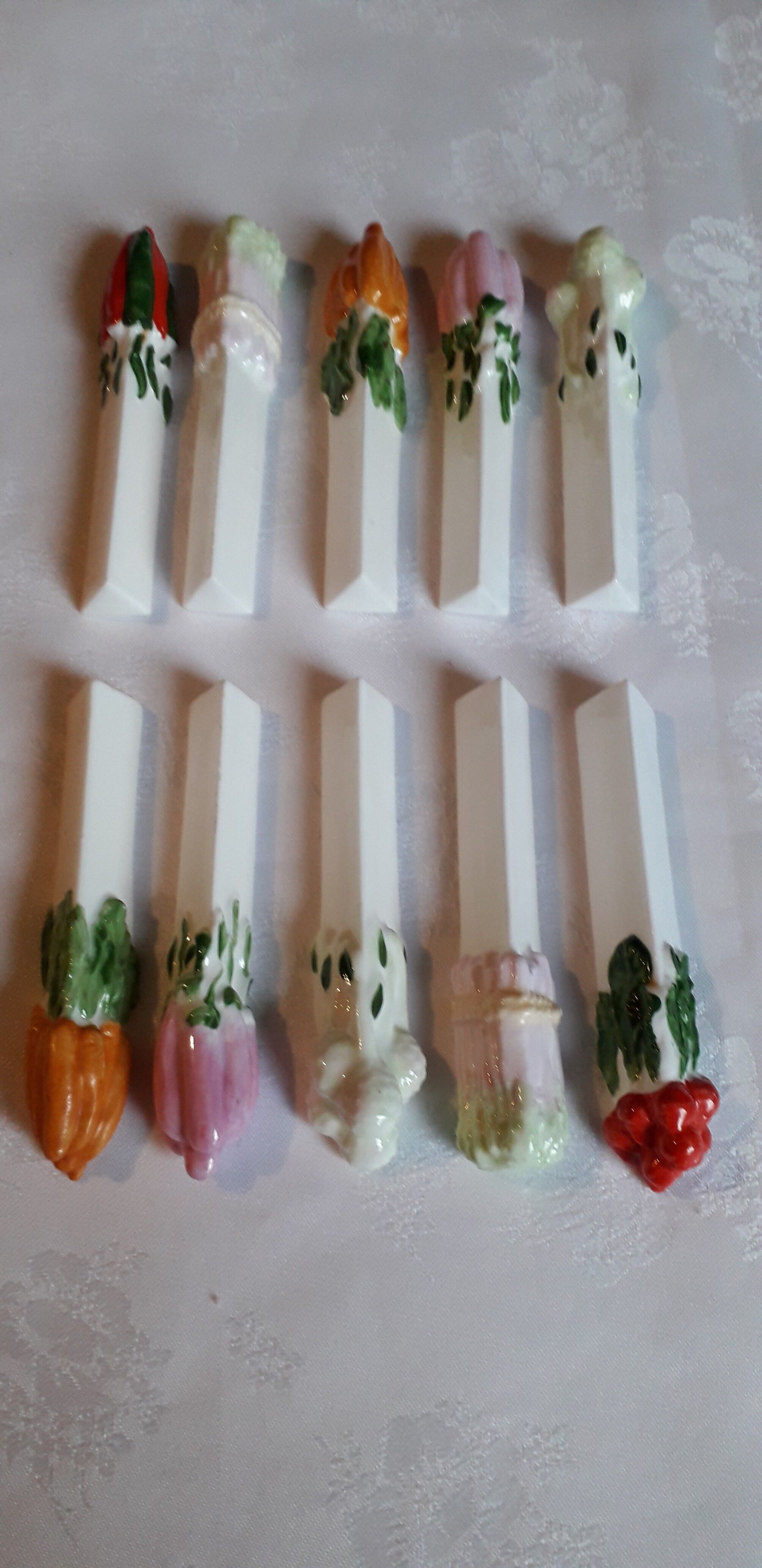 A set of 10 porcelain knife holders decorated "vegetables"