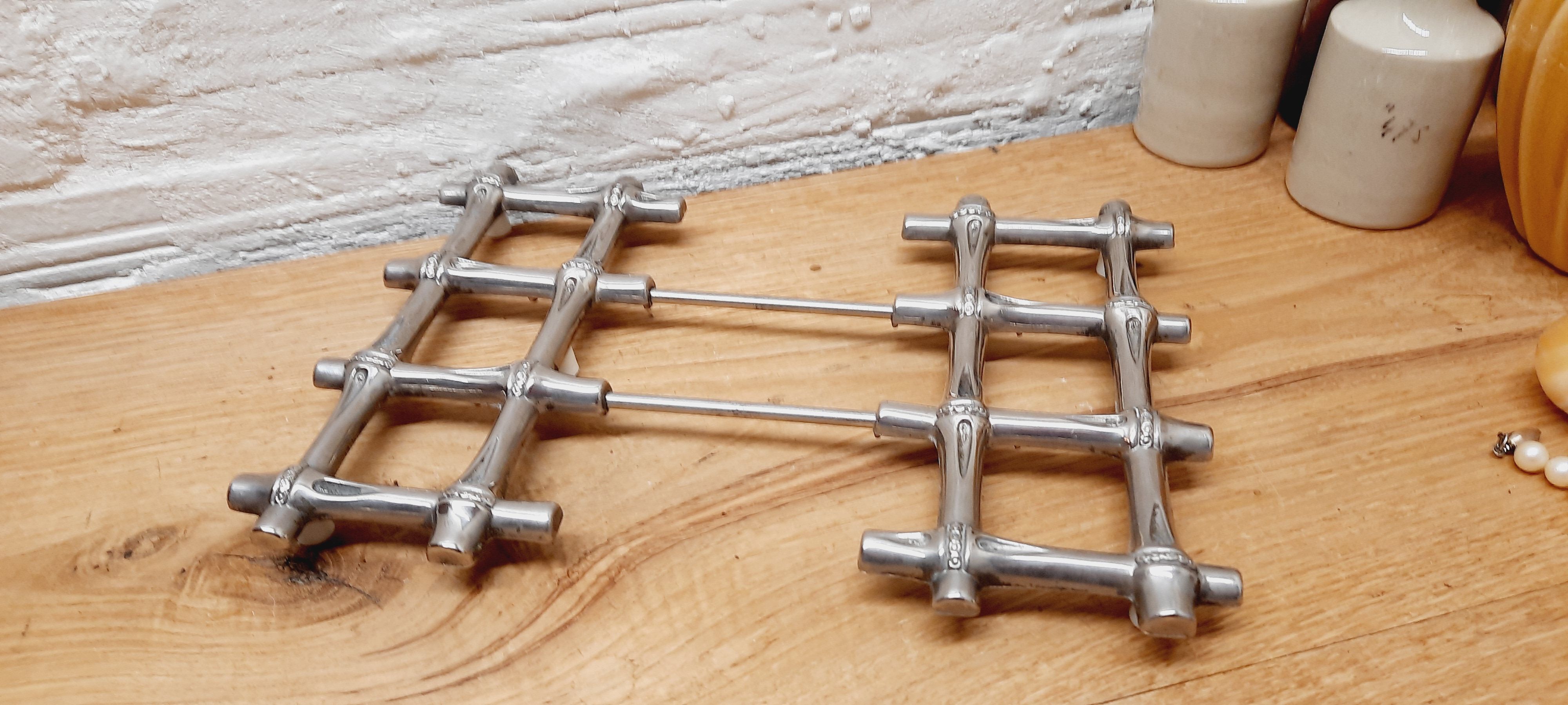 Bamboo silver metal trivety