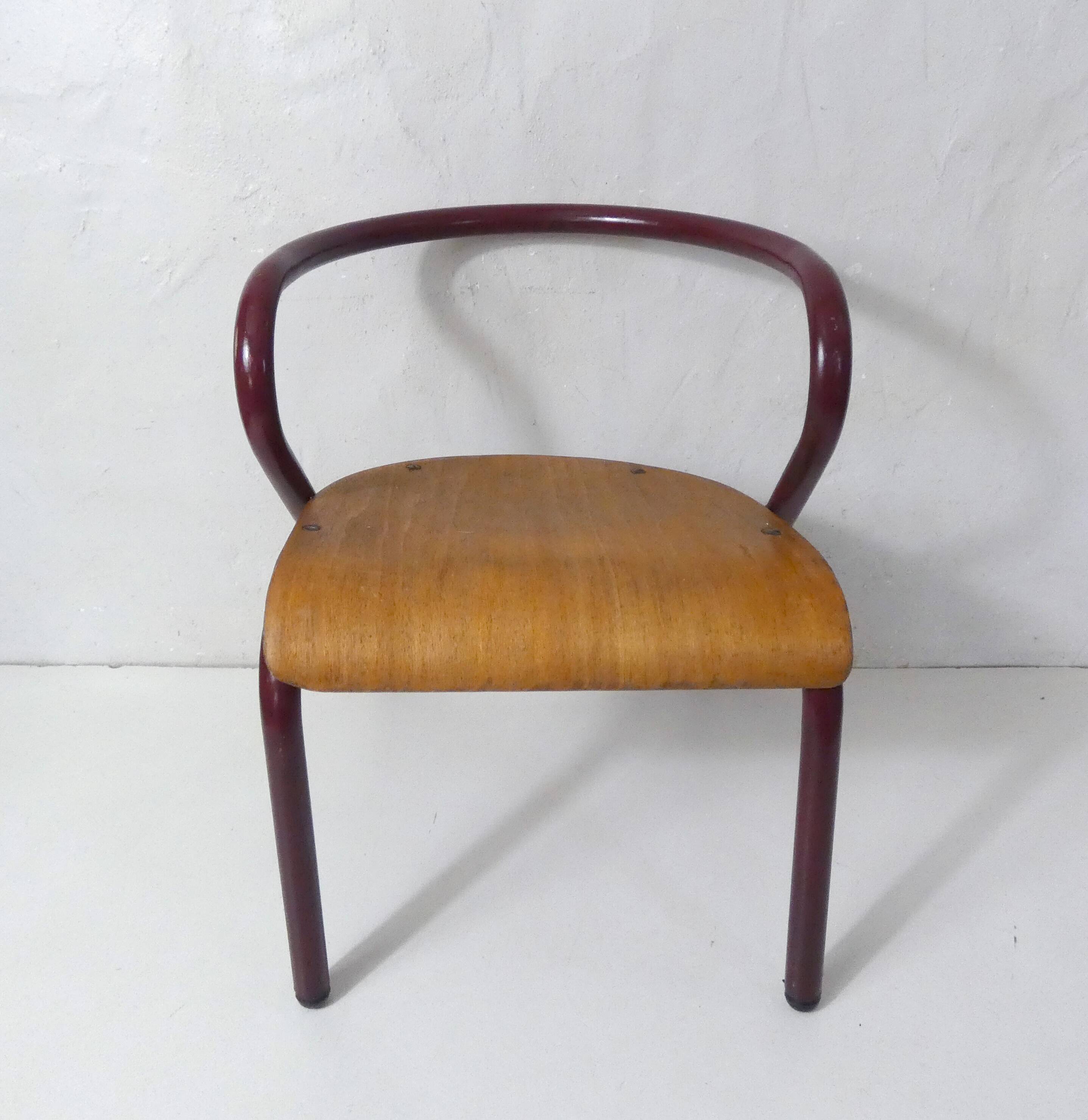 Vintage design children's chair in tubular metal and curved wood