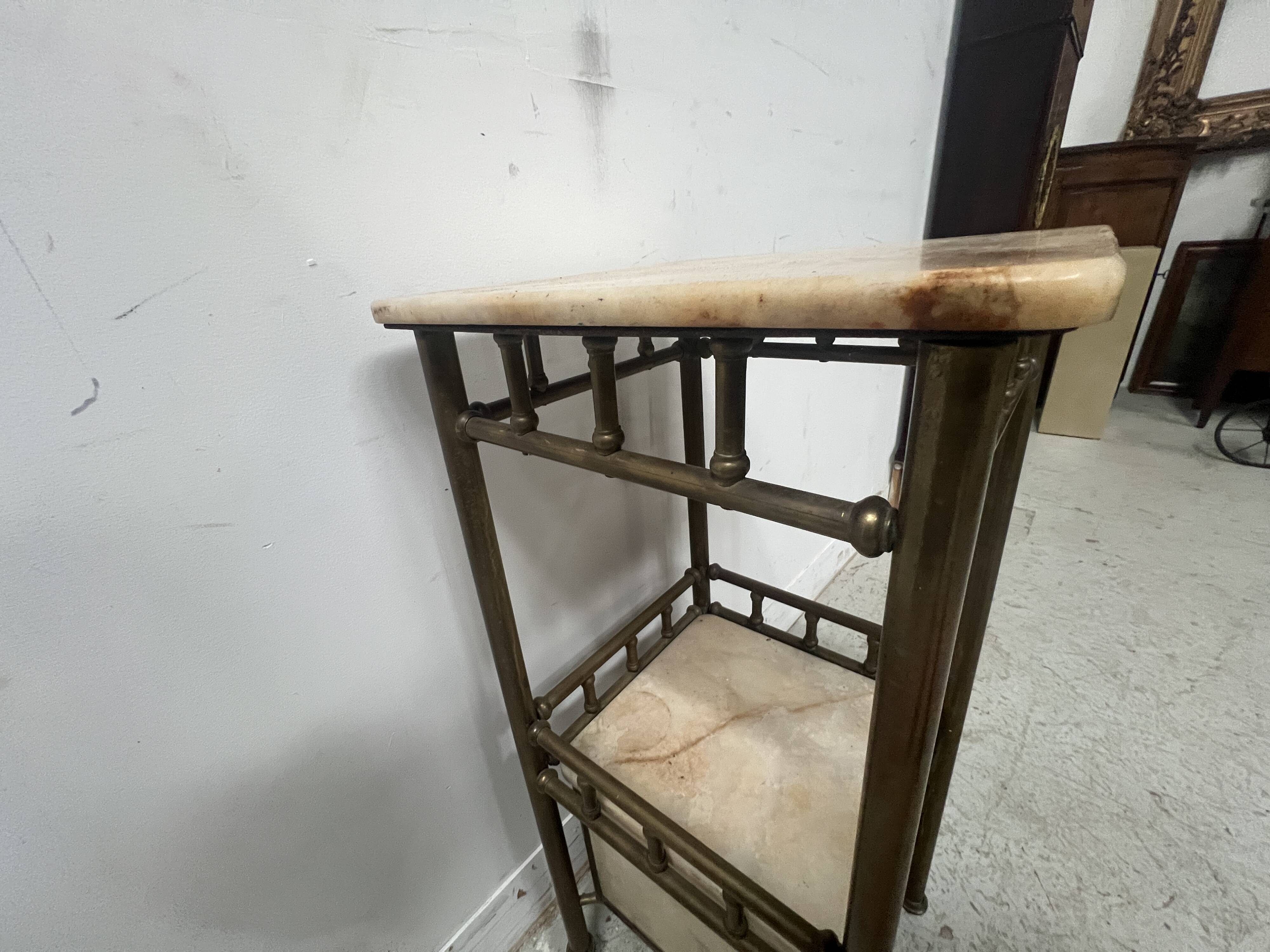 Art Deco bedside table in brass and veined marble, 20th century