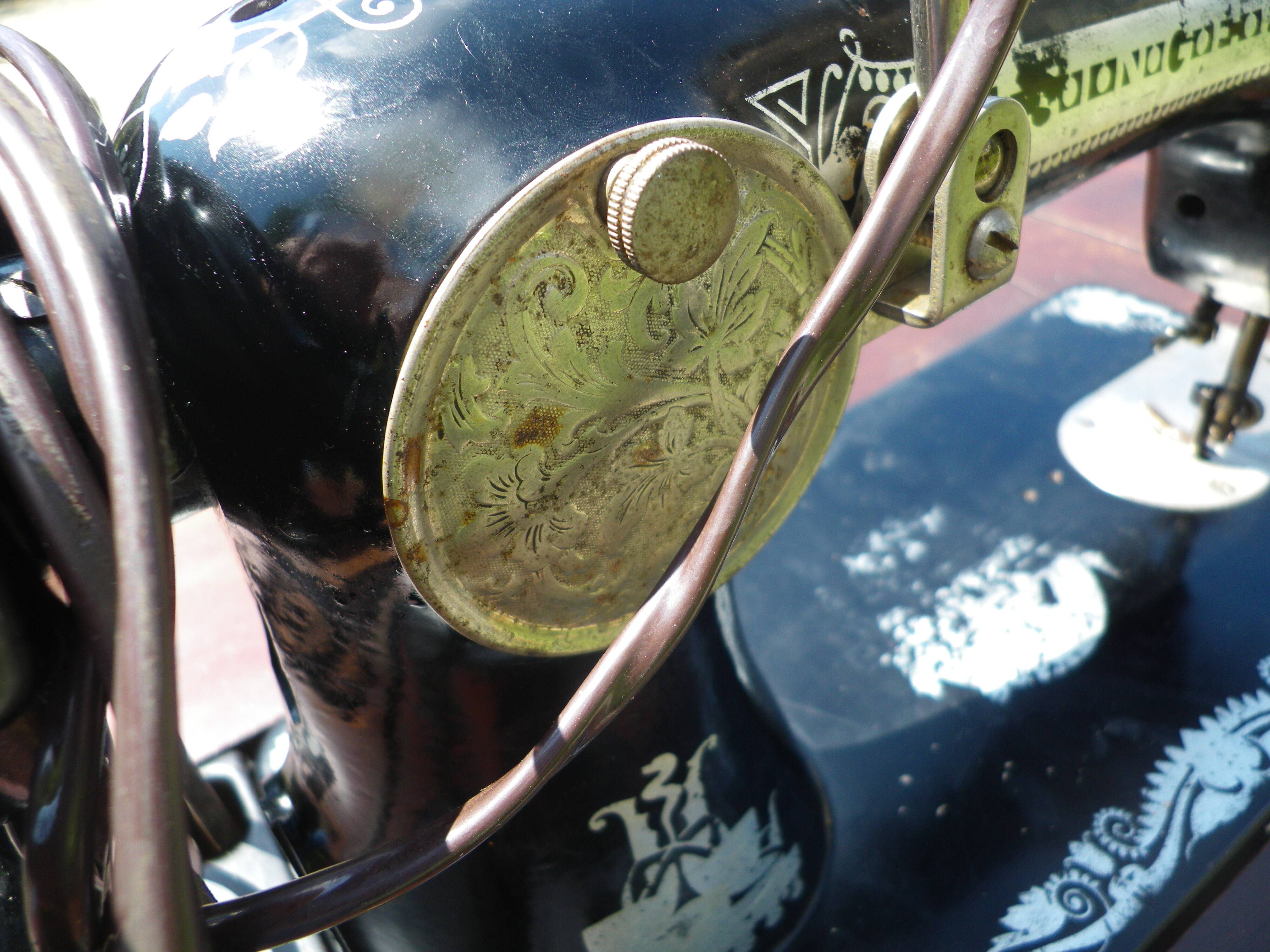 Singer sewing machine, 1928