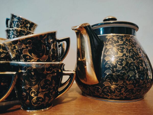 Set de 9 tasses et leur théière art déco assortie