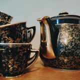 Set of 9 cups and their matching art deco teapot