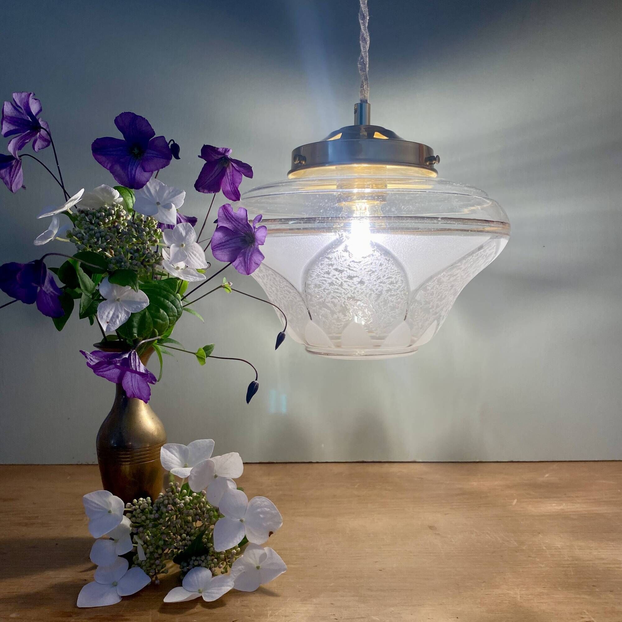 Vintage art deco globe pendant light in white and gold frosted glass