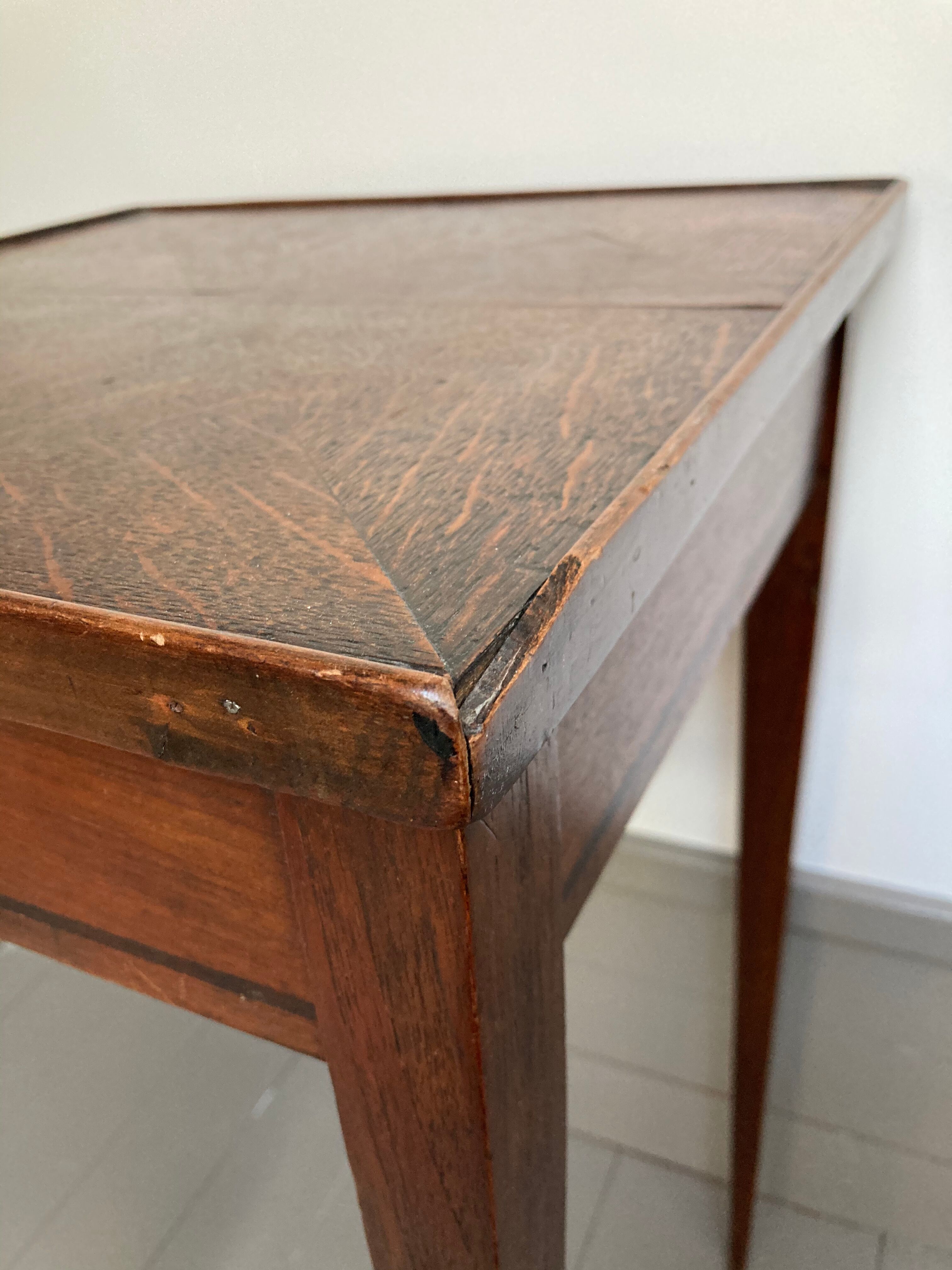 Table serves a pedestal