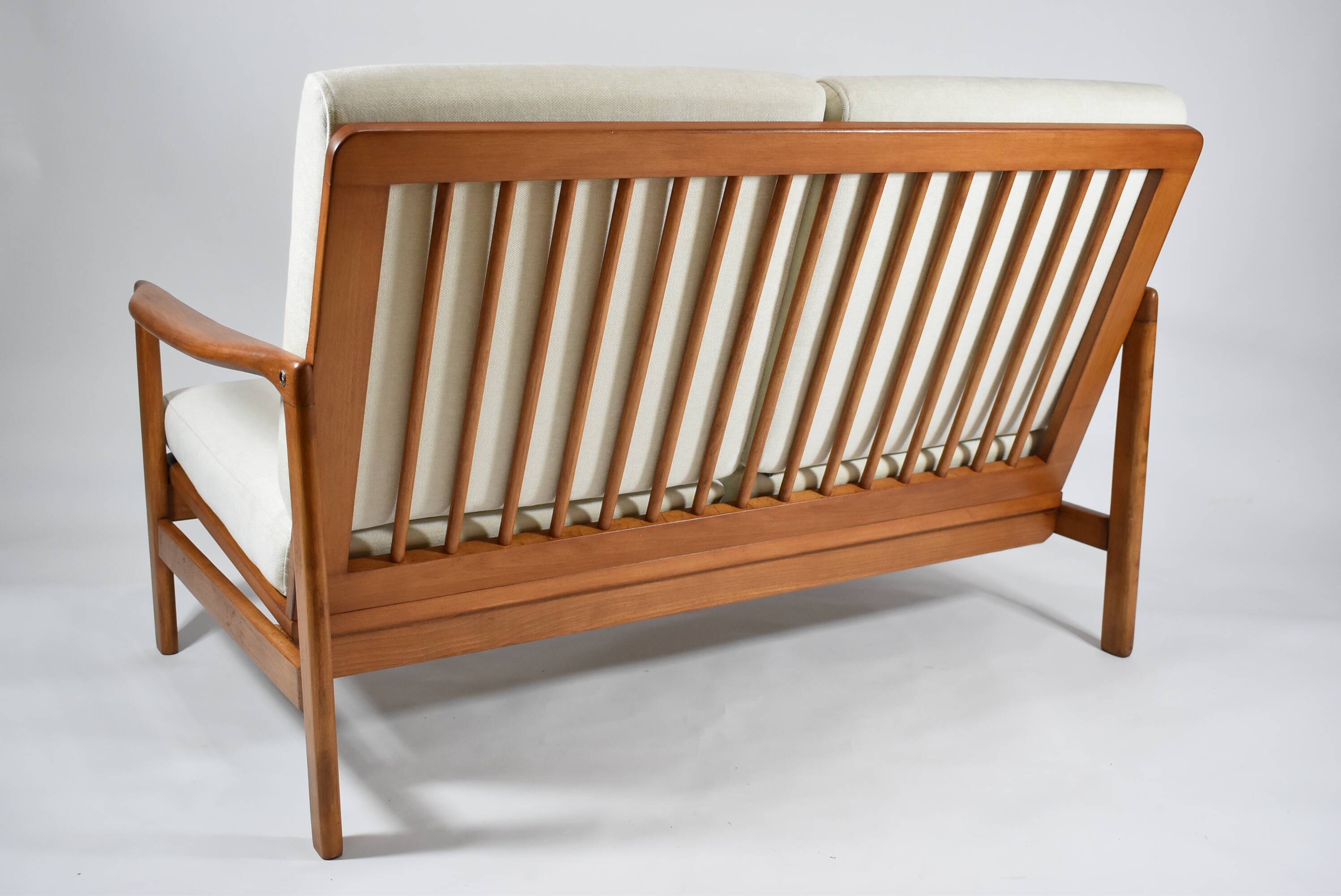 Scandinavian 2-seater Sofa, creme