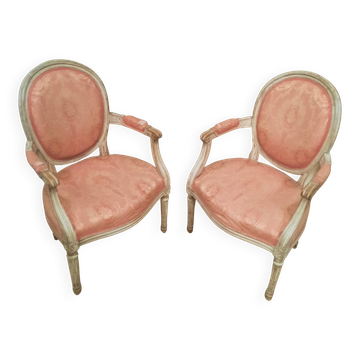 Paire de  fauteuil medaillon de style Louis XVI