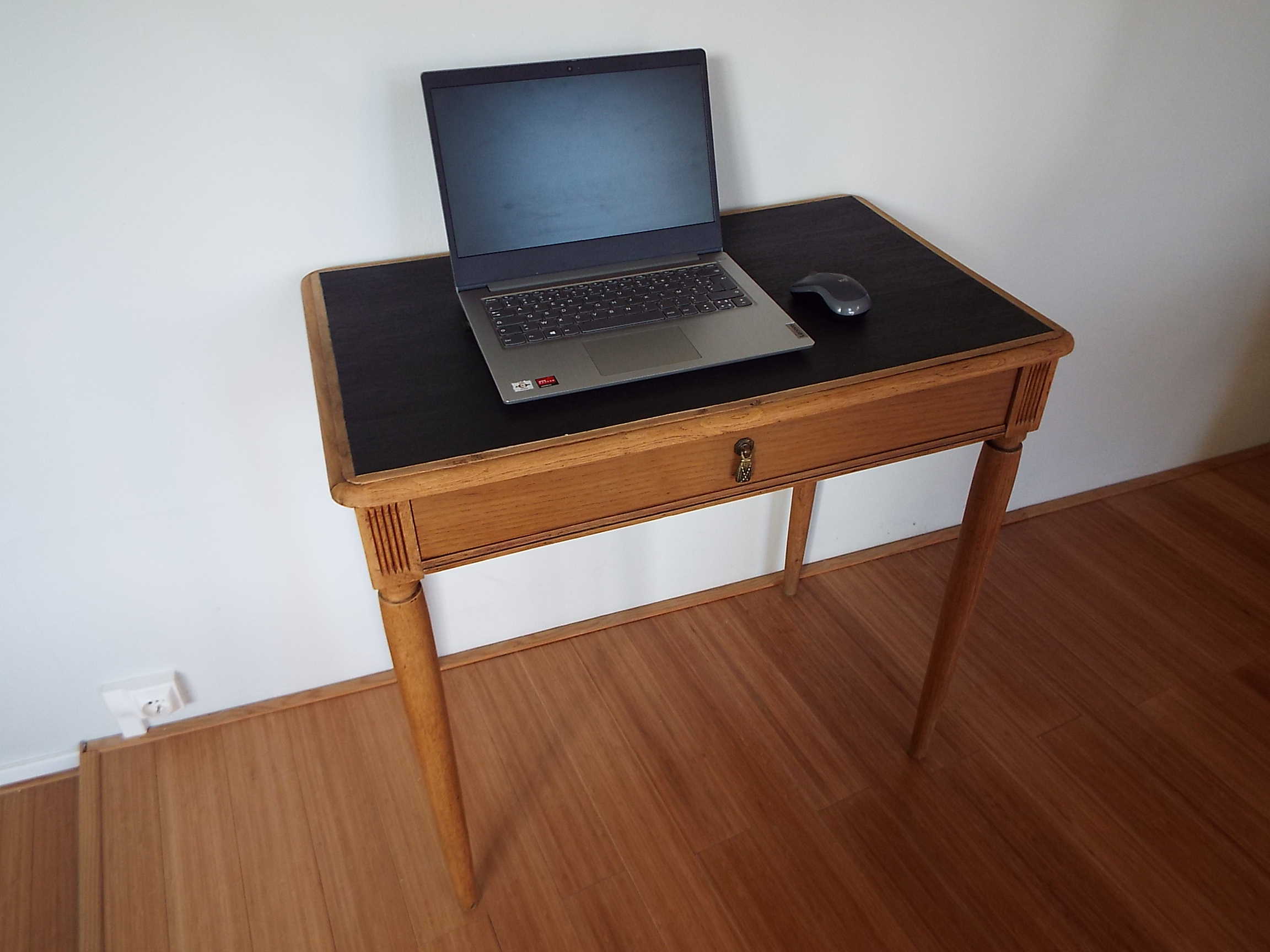 Art deco style table